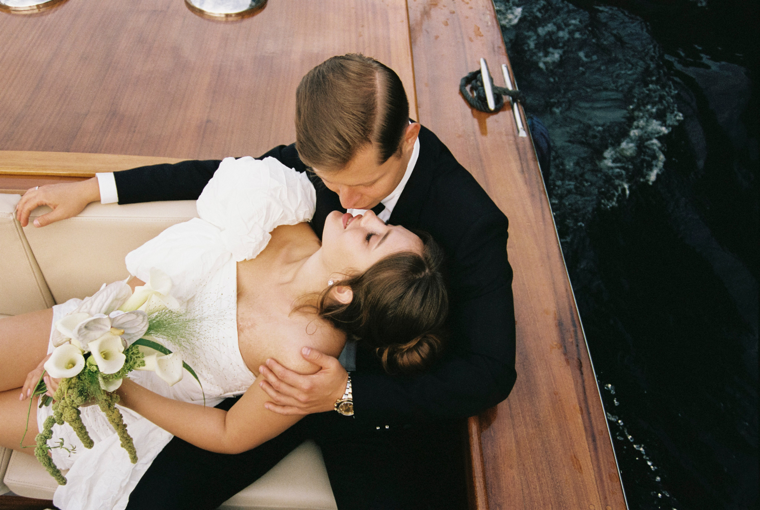 Настя и Лёша. Прогулка по Питеру. Катер. На цифру и плёнку. Свадебный фотограф Катерина Чулкова