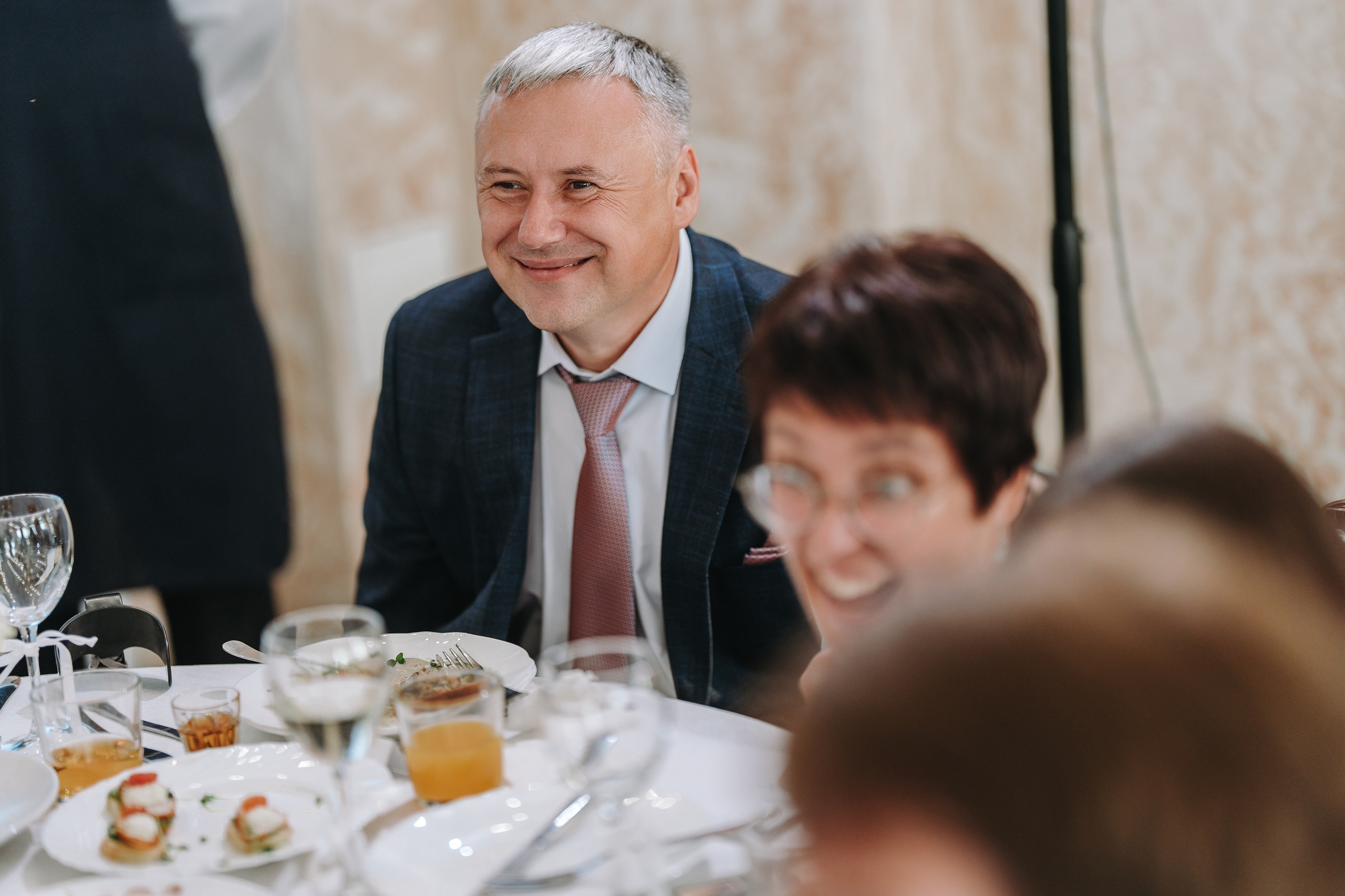 БАНКЕТНЫЙ ЗАЛ ТОРТУГА, ВЕДУЩИЙ АНДРЕЙ ОГНЕВ