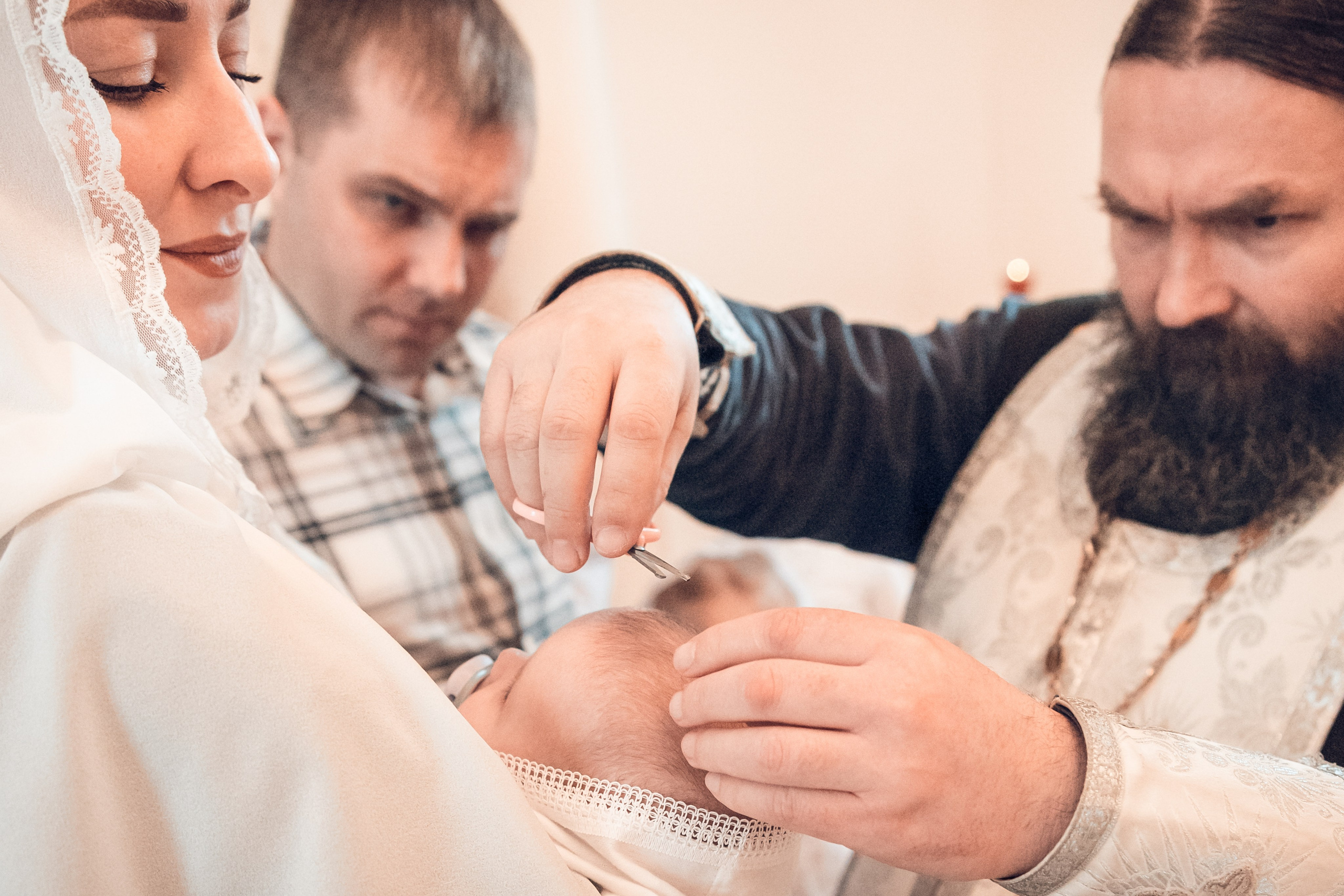 Таинство Крещения Виктории. Церковь Казанской иконы Божией Матери в Вышетравино. Семейный фотограф в Рязани и Рязанской области