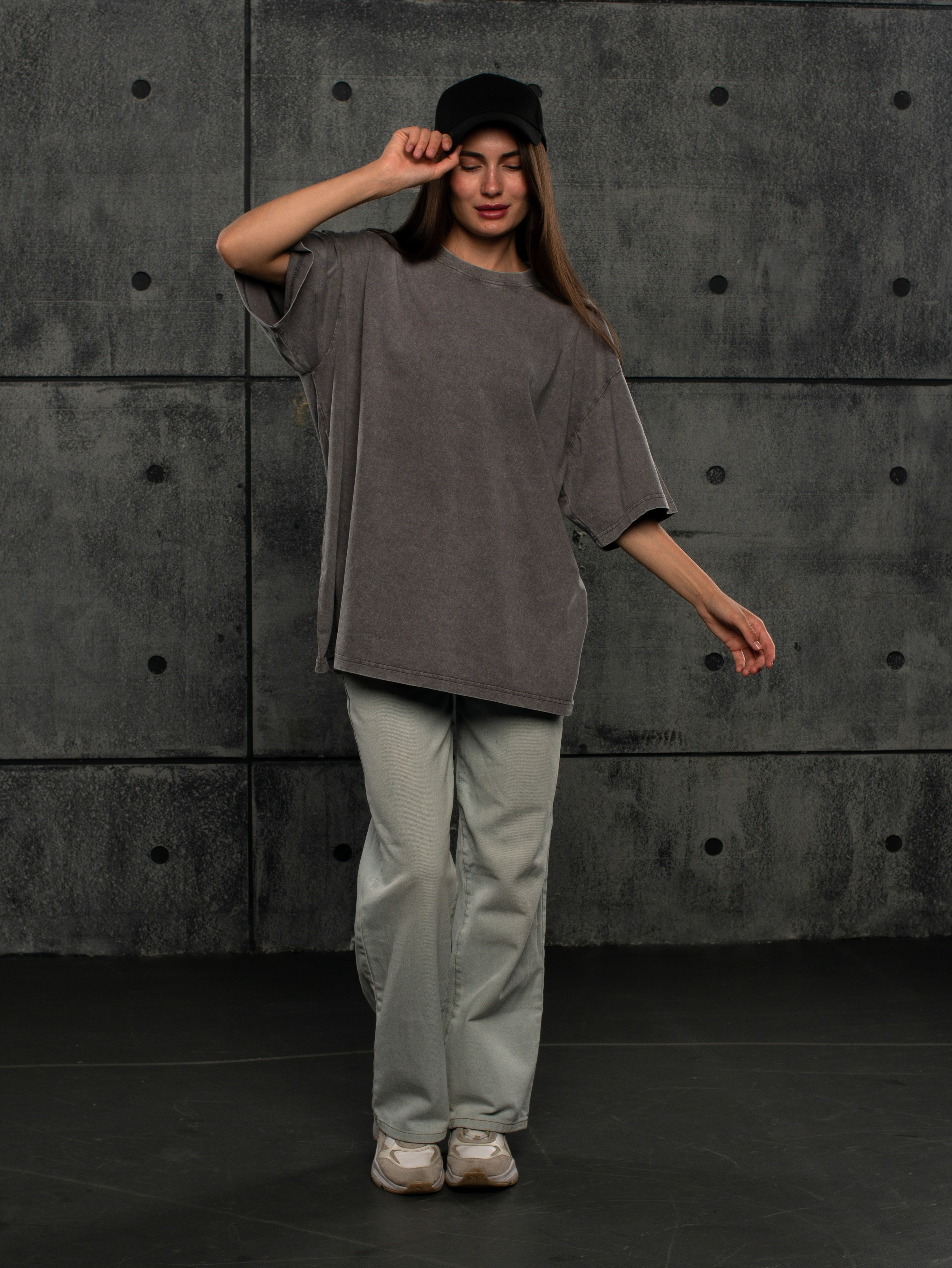 С моделью. Предметный фотограф в Санкт-Петербурге Аннет Глушак