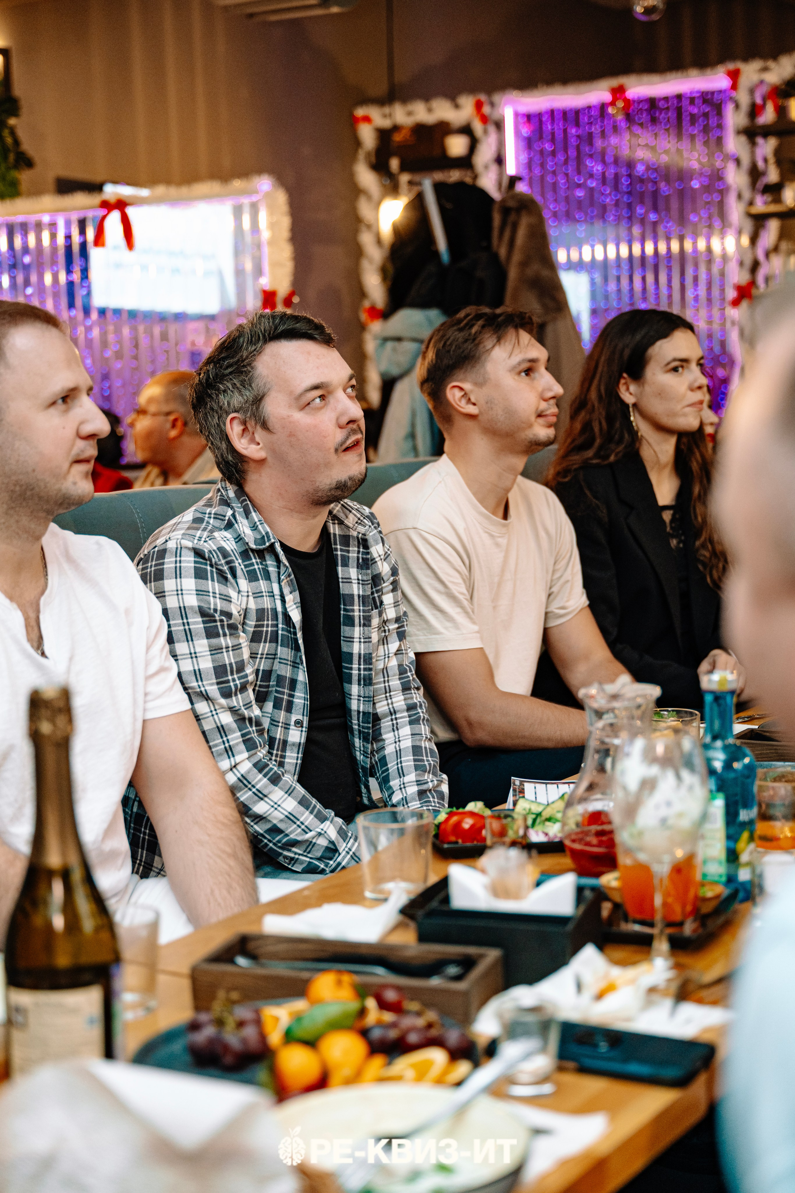 Реквизит — квиз в Зеленодольске и Волжске ZR cafe. Свадебный фотограф в Казани, и Зеленодольске Радик Мухаметов