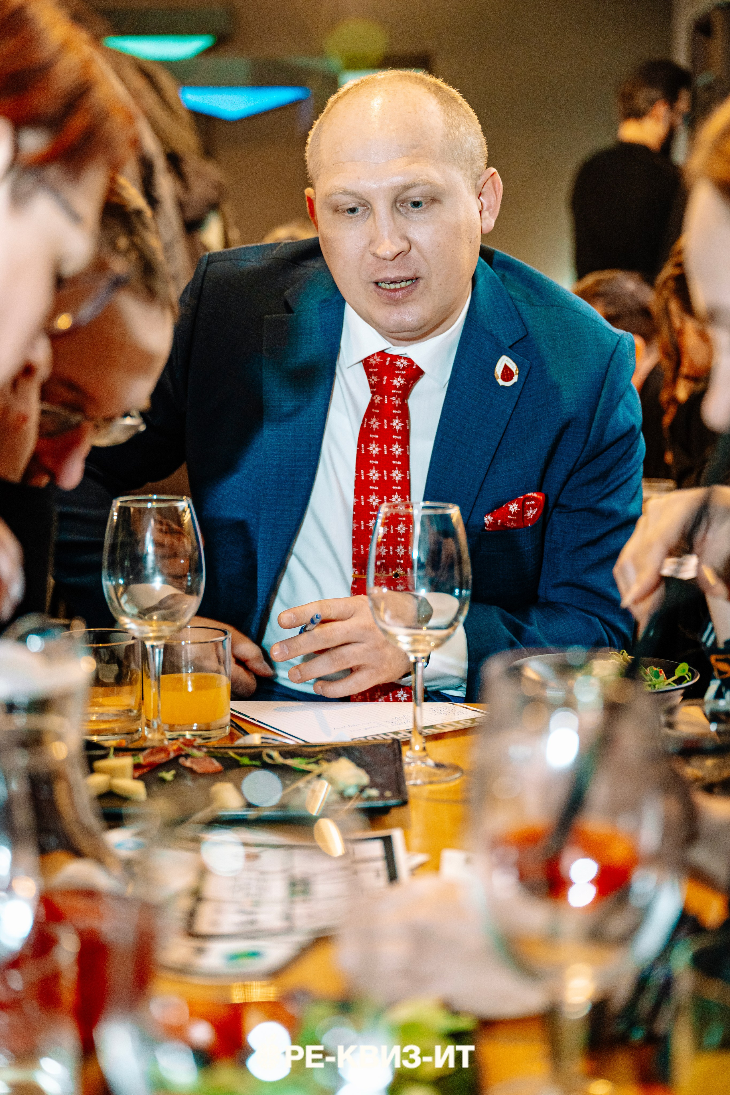 Реквизит — квиз в Зеленодольске и Волжске ZR cafe. Свадебный фотограф в Казани, и Зеленодольске Радик Мухаметов