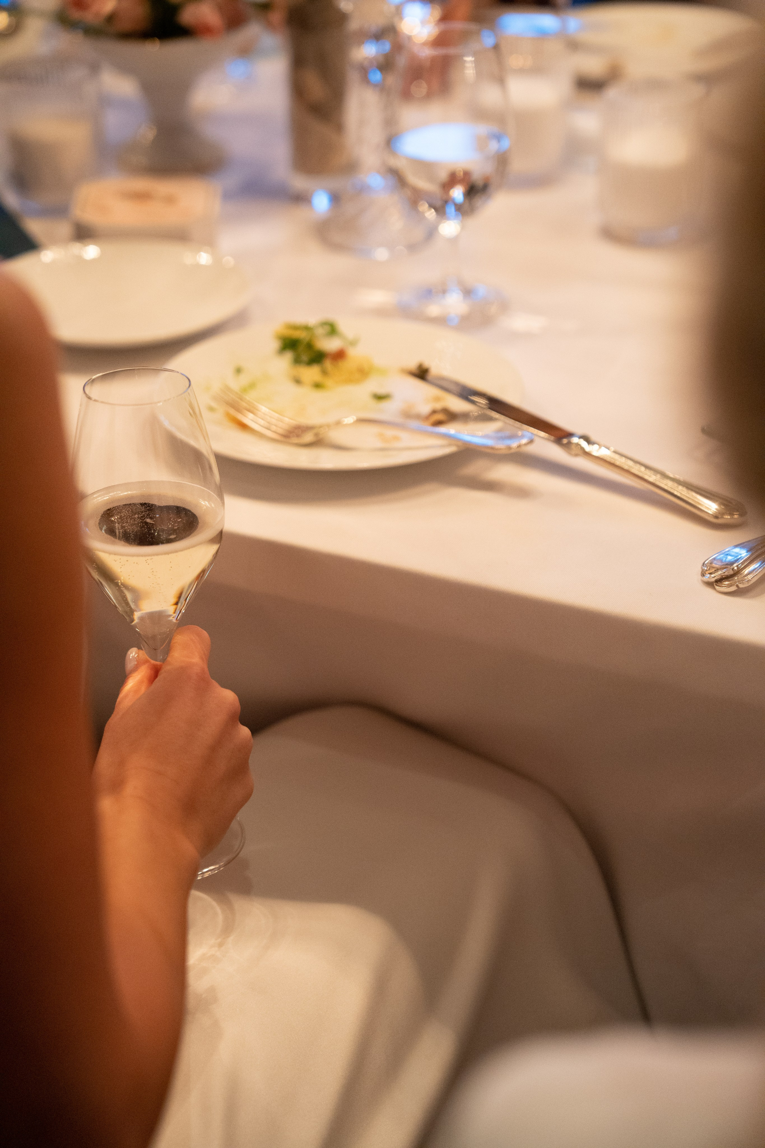 Анна Сергей. Камерная свадьба в Фосизонс в стиле неоклассика. Свадебный фотограф организатор в Санкт-Петербурге Ассоль Опарина