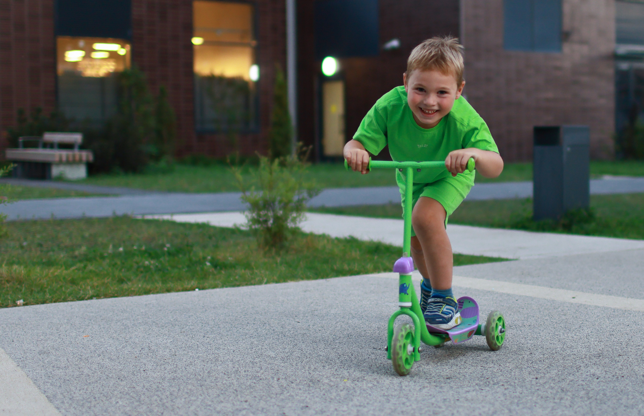 Детская фотосессия на детской площадке в Москве