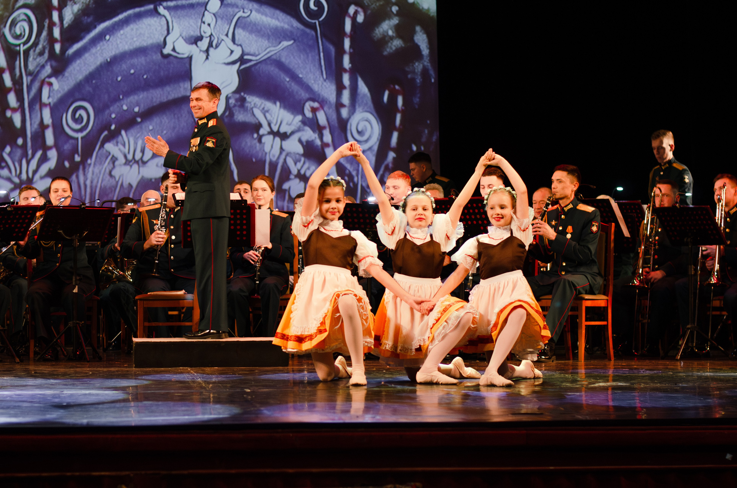 Новогодняя программа «Щелкунчик» на сцене Дома Офицеров. Портретный и репортажный фотограф в Санкт-Петербурге Варвара Жукова