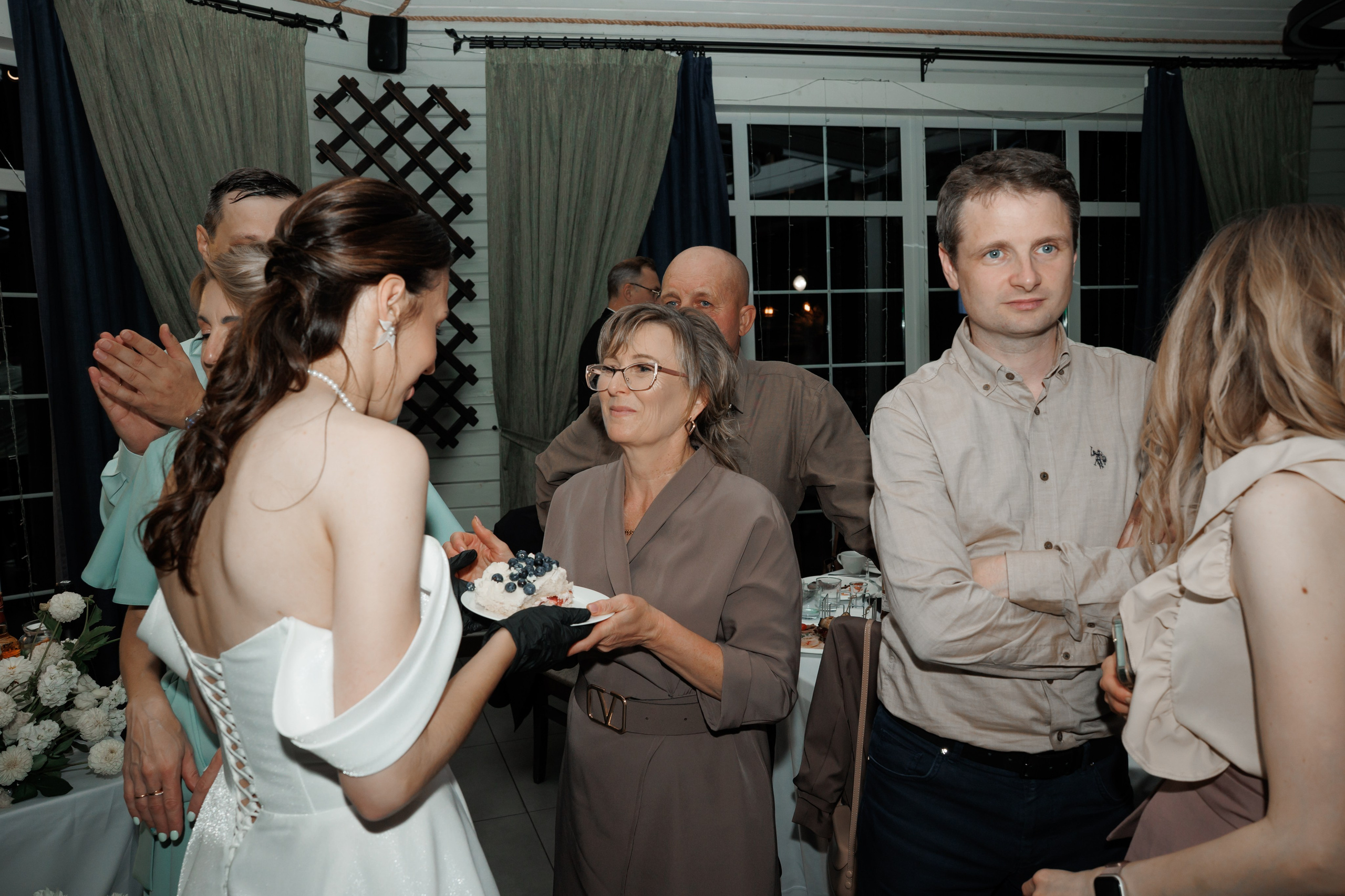 Регистрация в отеле Fish Point, ЗАГС Бутово, прогулка в Остафьево. Свадебный и репортажный фотограф (Москва, Королев и другие)