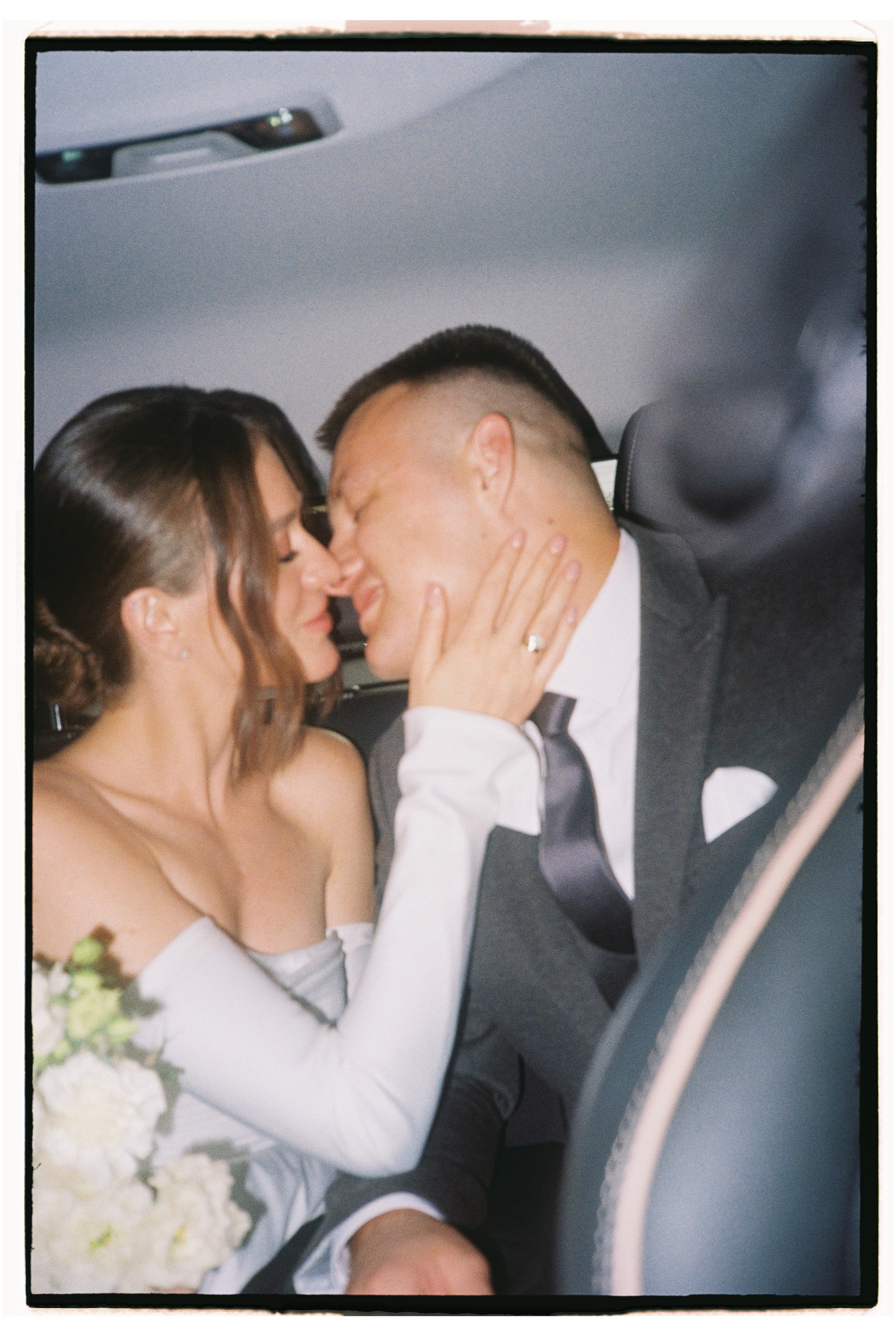 Свадьба в Питере на катере. Сестры Карабаза. Фотографы и ретушеры в Москве и Санкт-Петербурге