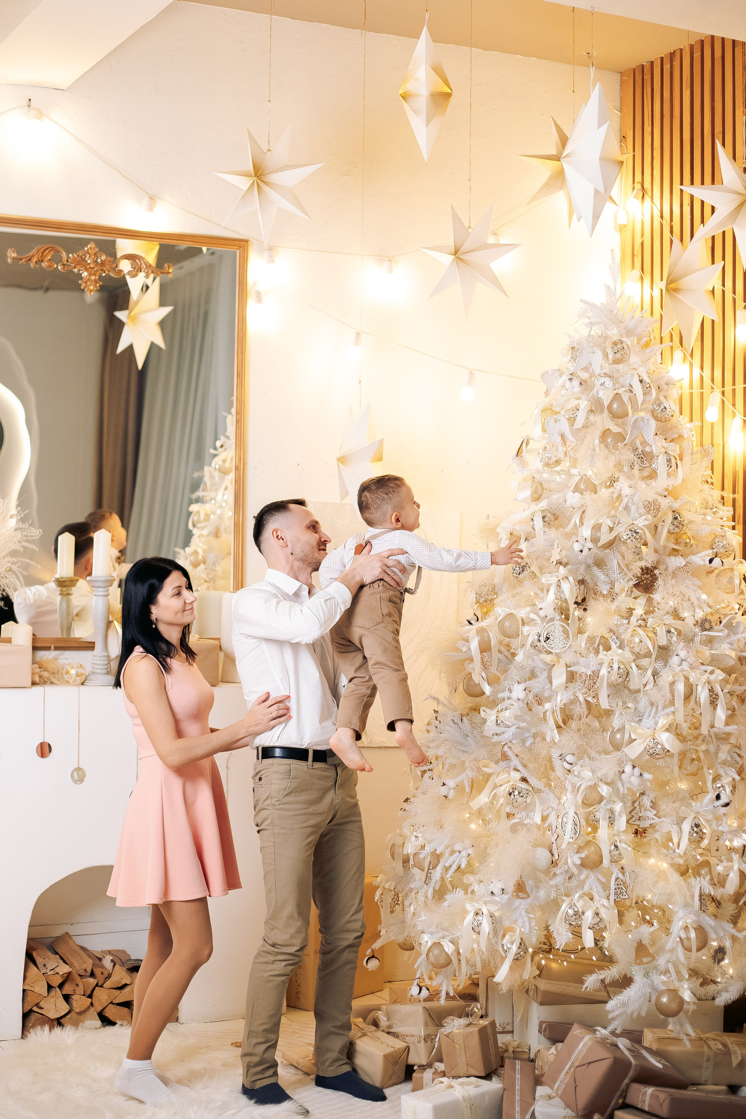 Семейная новогодняя фотосессия 2024-2025 в фотостудии. Фотограф в Санкт-Петербурге, Анна Скворцова