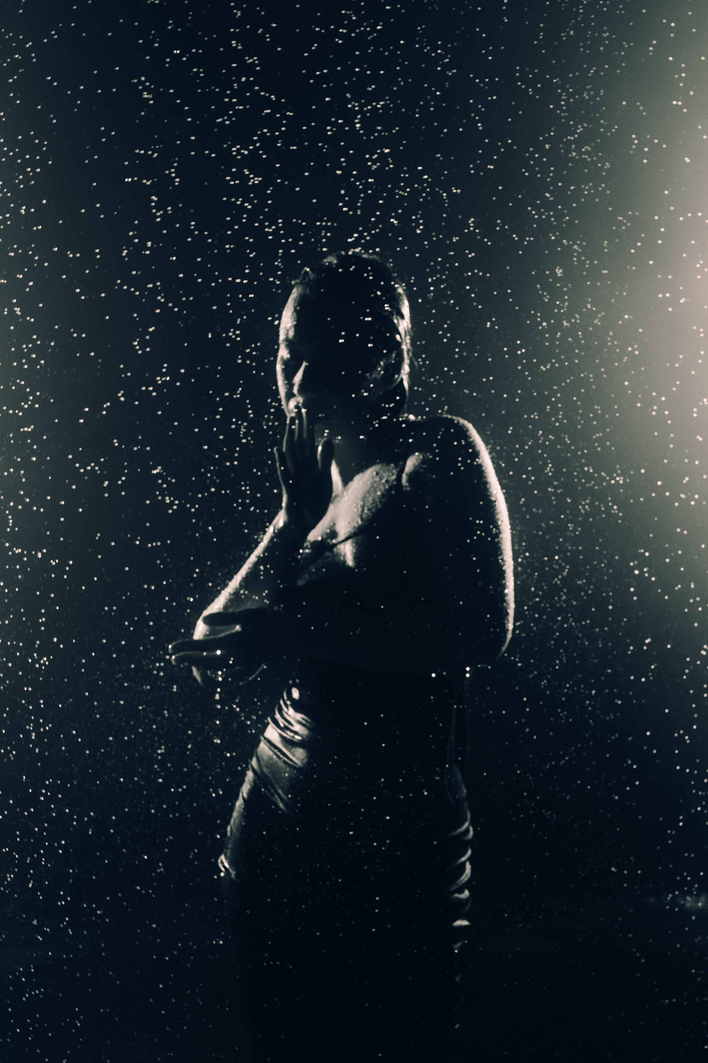 Съёмка в фотостудии с дождём. Фотоведьма Дарья Нечинская