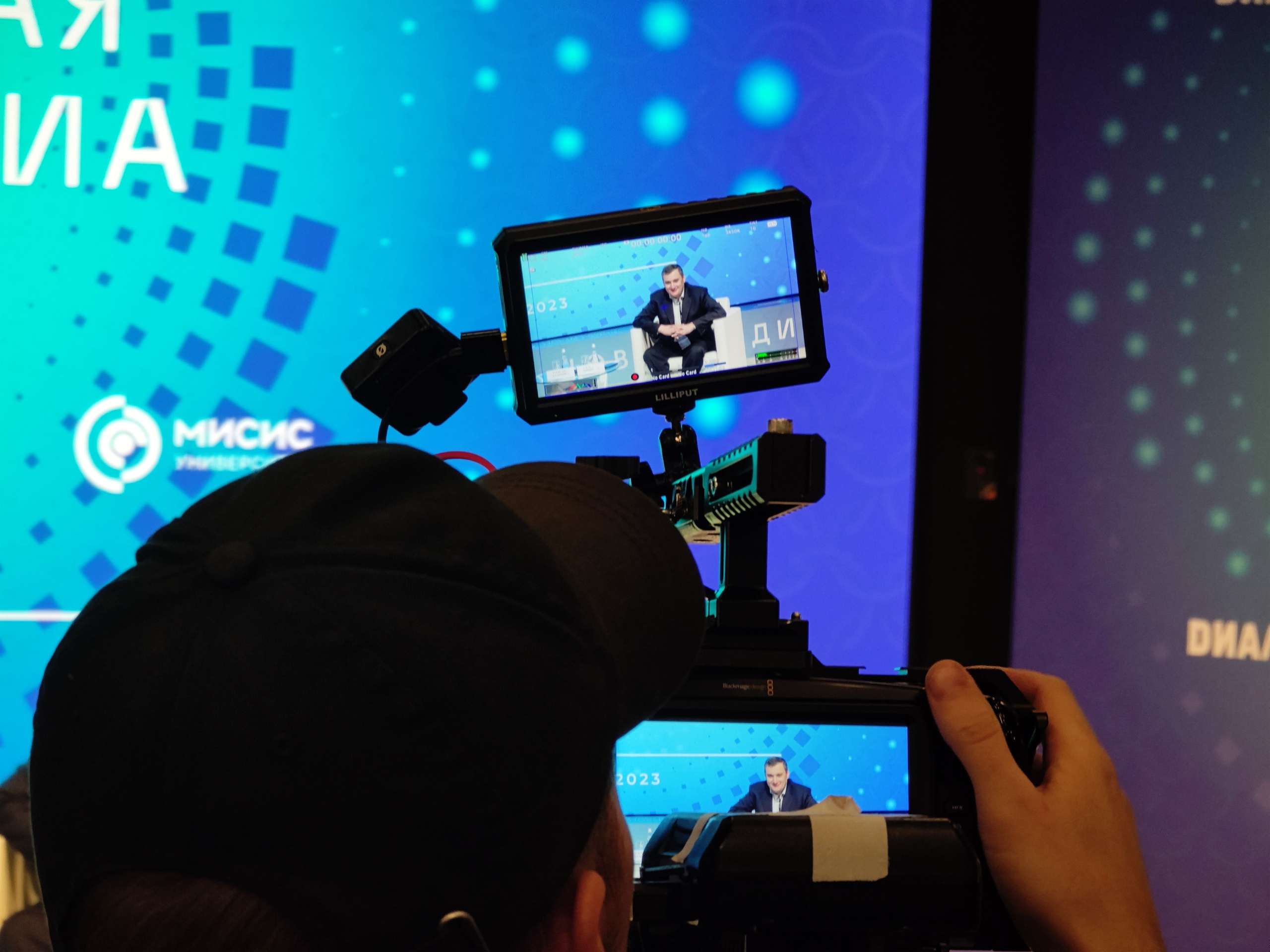 Видеотрансляции в Ярославле — онлайн эфиры под ключ | The One. Фото и видеосъёмка в Ярославле | Студия The One — от 2500 ₽/час