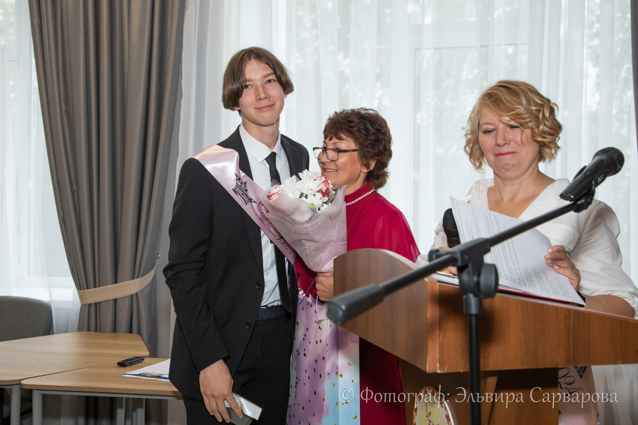 Вручение аттестатов 11 класс. Репортажный Фотограф