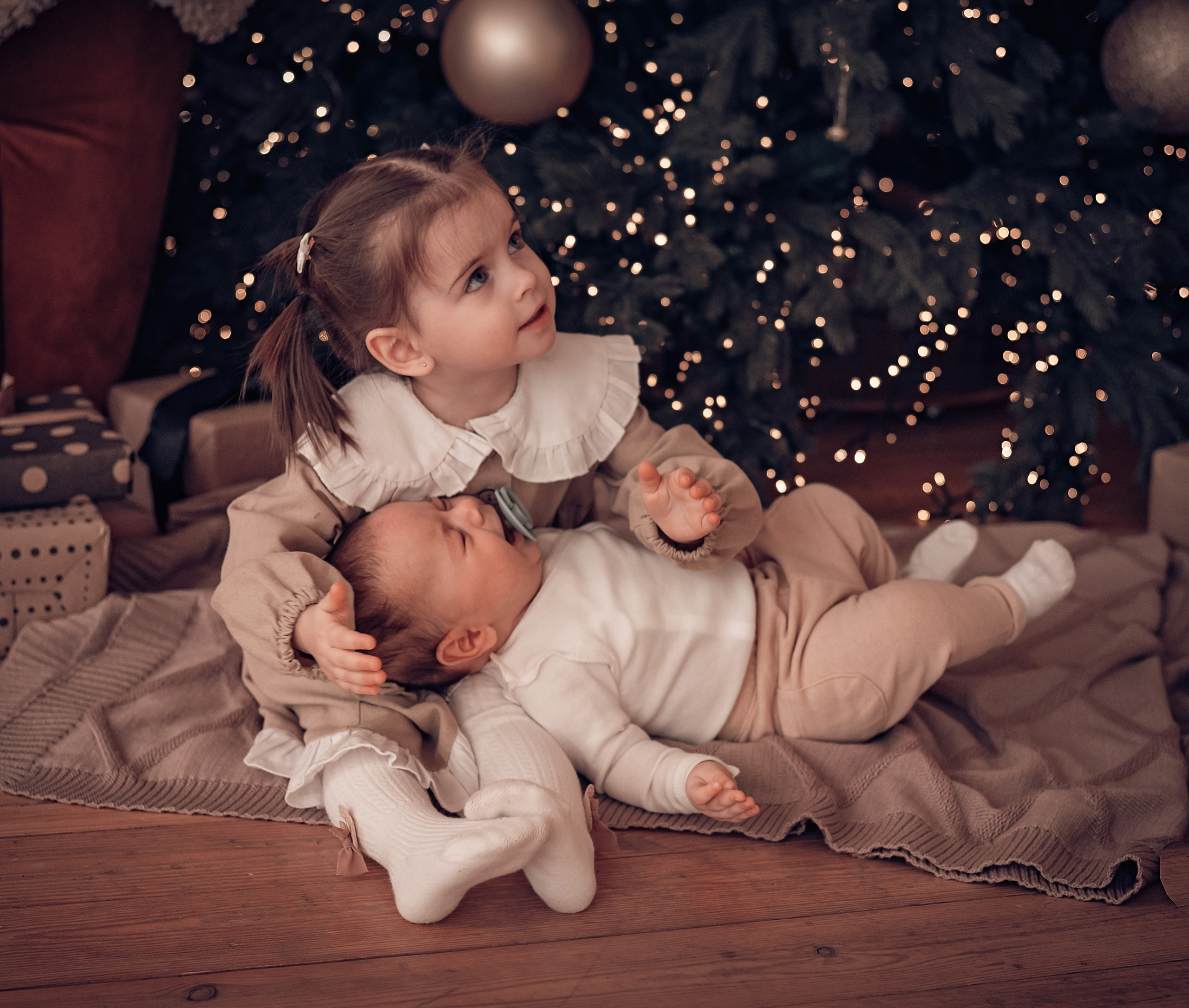 Виктория, Александр, Ванюша и Ариша. Фотографы крещения/венчания  Красноярск Татьяна и Вячеслав Переваловы