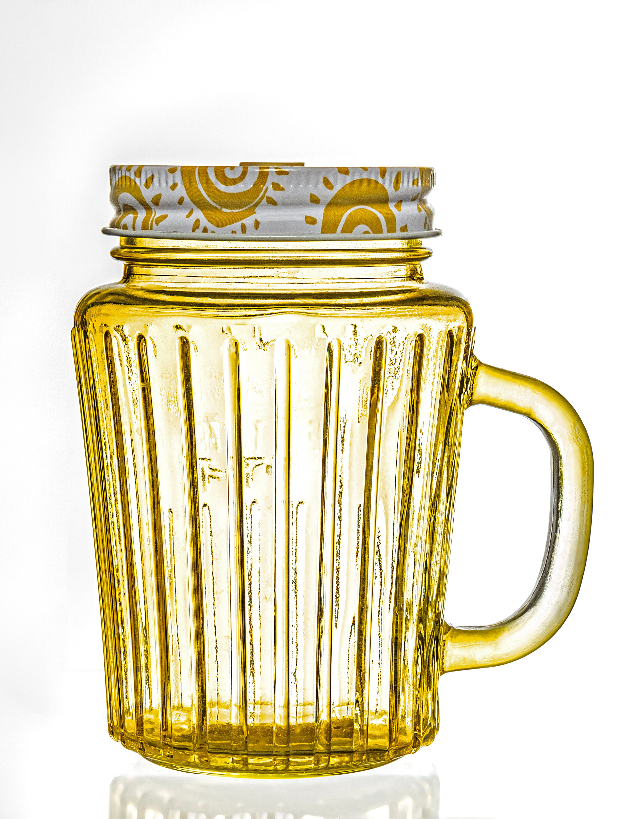 Я  фотограф. Работаю в городе Москва,