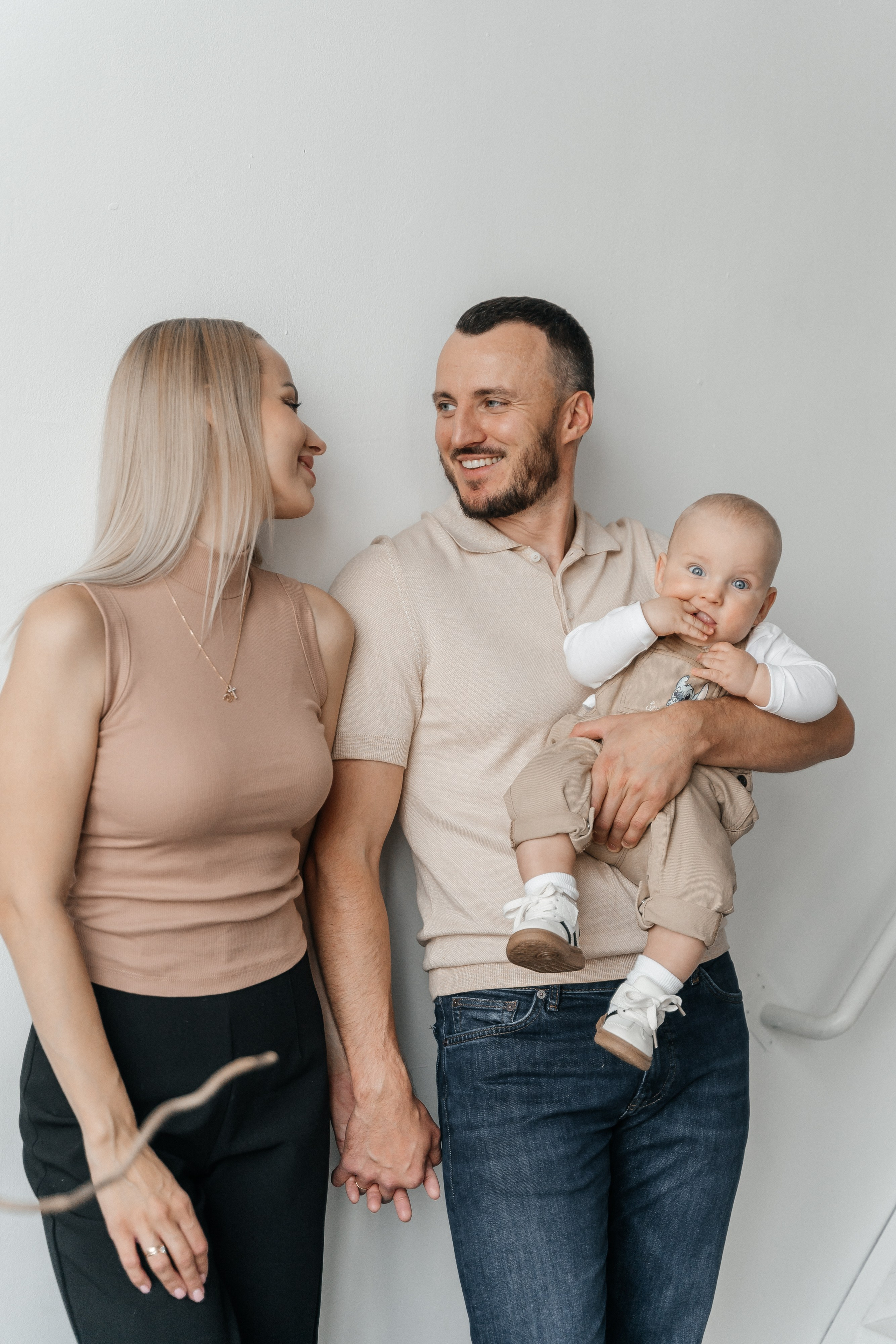 Саша, Юля и Лев. Волик Мария