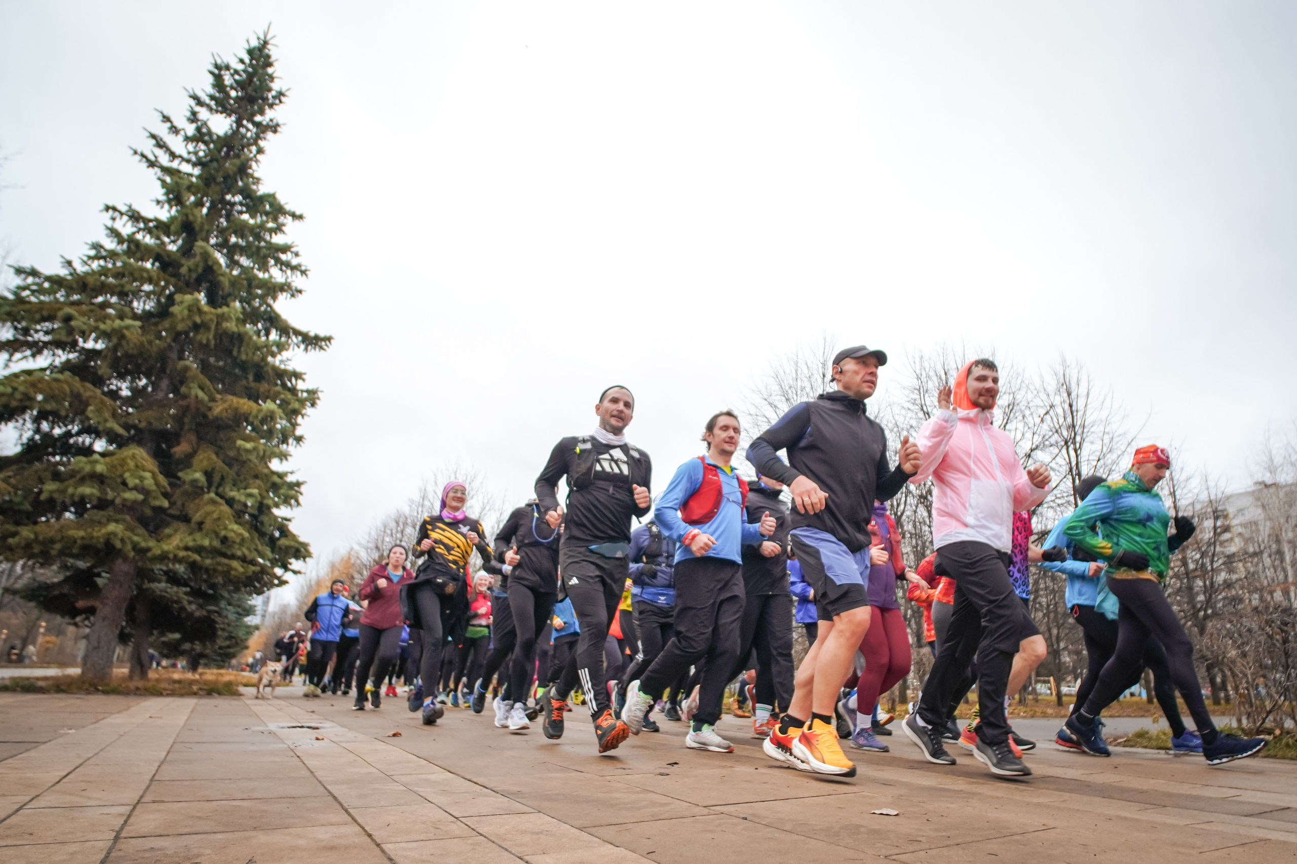 #марафонудома #яuzarun 2024 2-я петля, группа 6:30. Роман Капилюшов. Бег. Фото. Видео. г. Люберцы