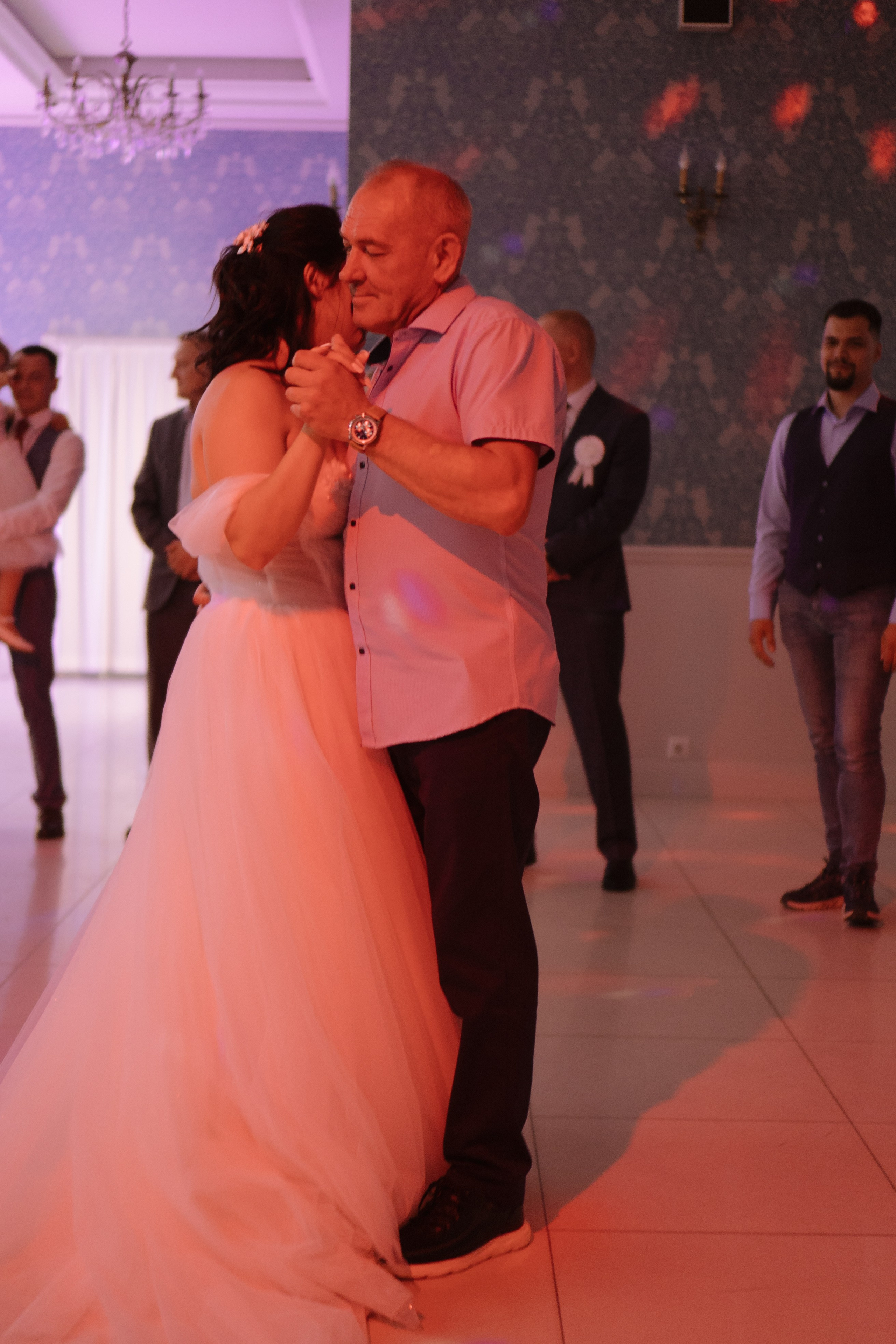 ТАНЕЦ ОТЦА И ДОЧЕРИ НА БАНКЕТЕ (СВАДЕБНАЯ ФОТОСЕСИИЯ БАНКЕТА). Профессиональный фотограф, Санкт-Петербург — Виктория Богомолова