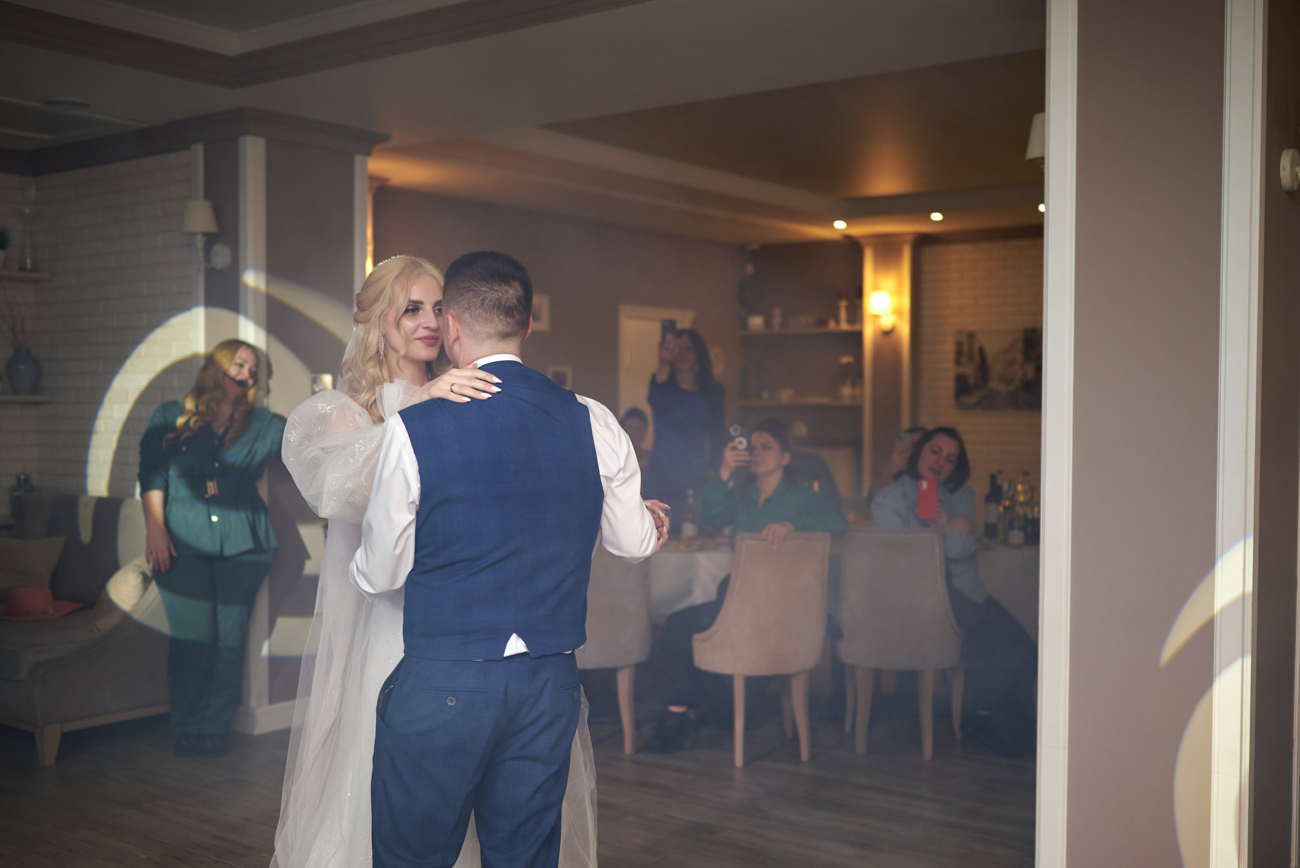 Фотограф Старый Оскол, Губкин. Свадебная фотосессия, доступная цена. Профессиональный фотограф Старый Оскол, Губкин — свадьба, венчание, крещение, юбилей и день рождения