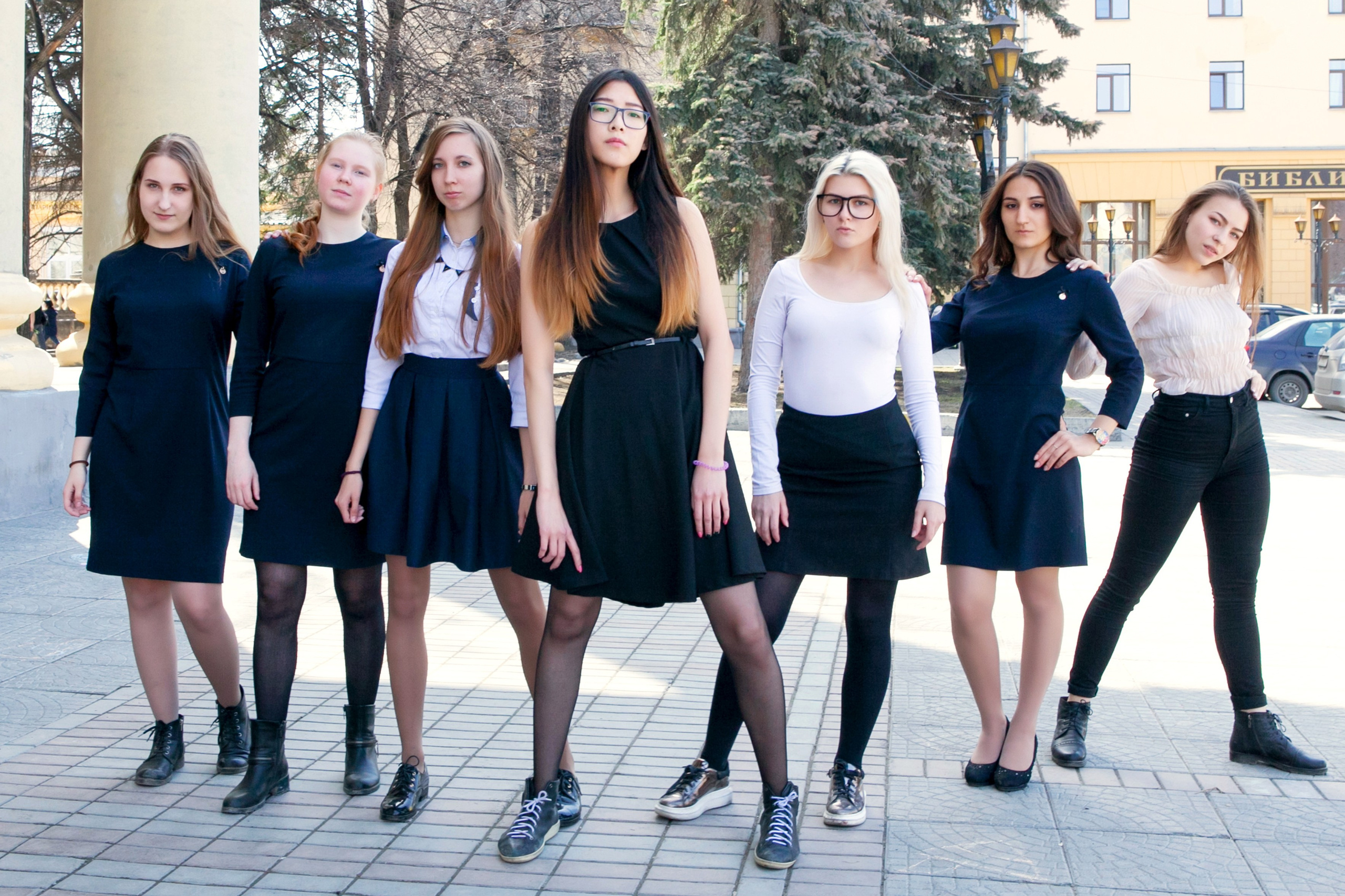 Примеры одежды для уличной групповой съемки. Выпускные альбомы в Ставрополе