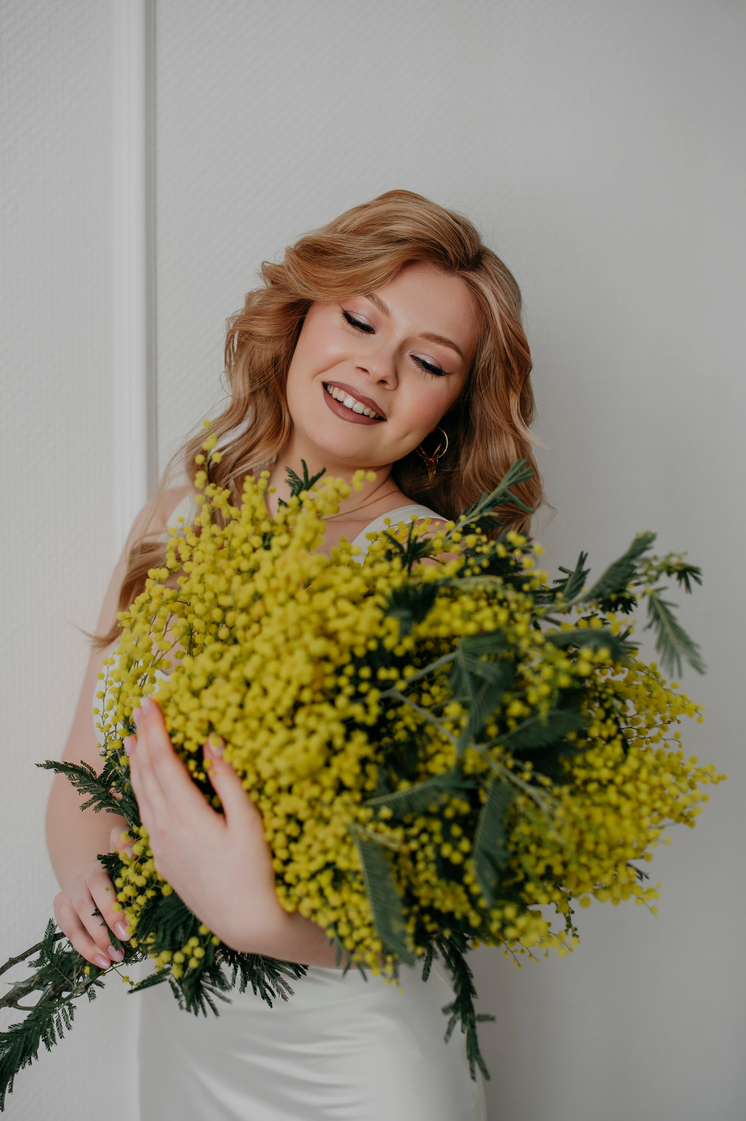 Алена и мимозы. Фотограф Дарья Семина