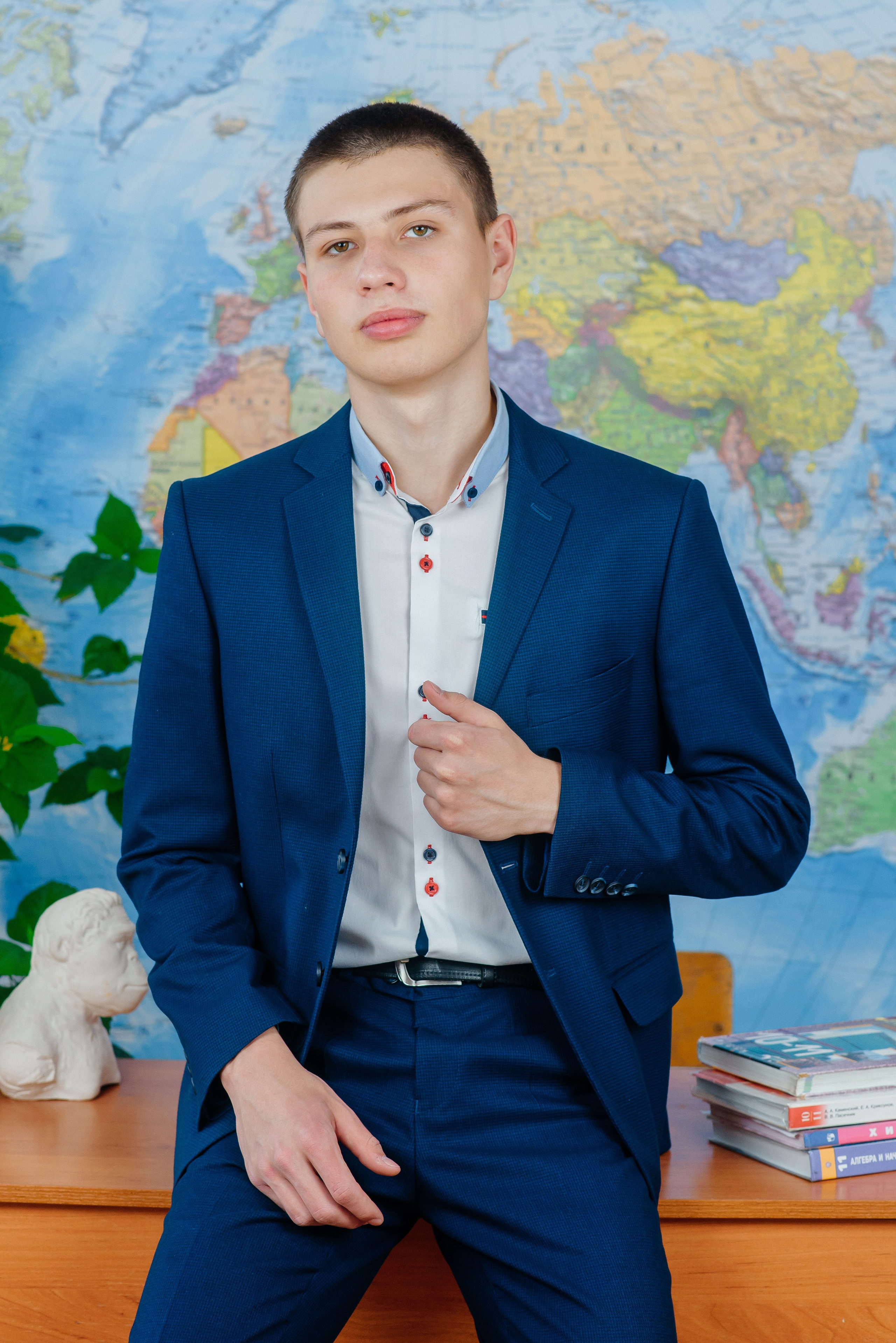 На фоне карты. Семейный фотограф в Барнауле