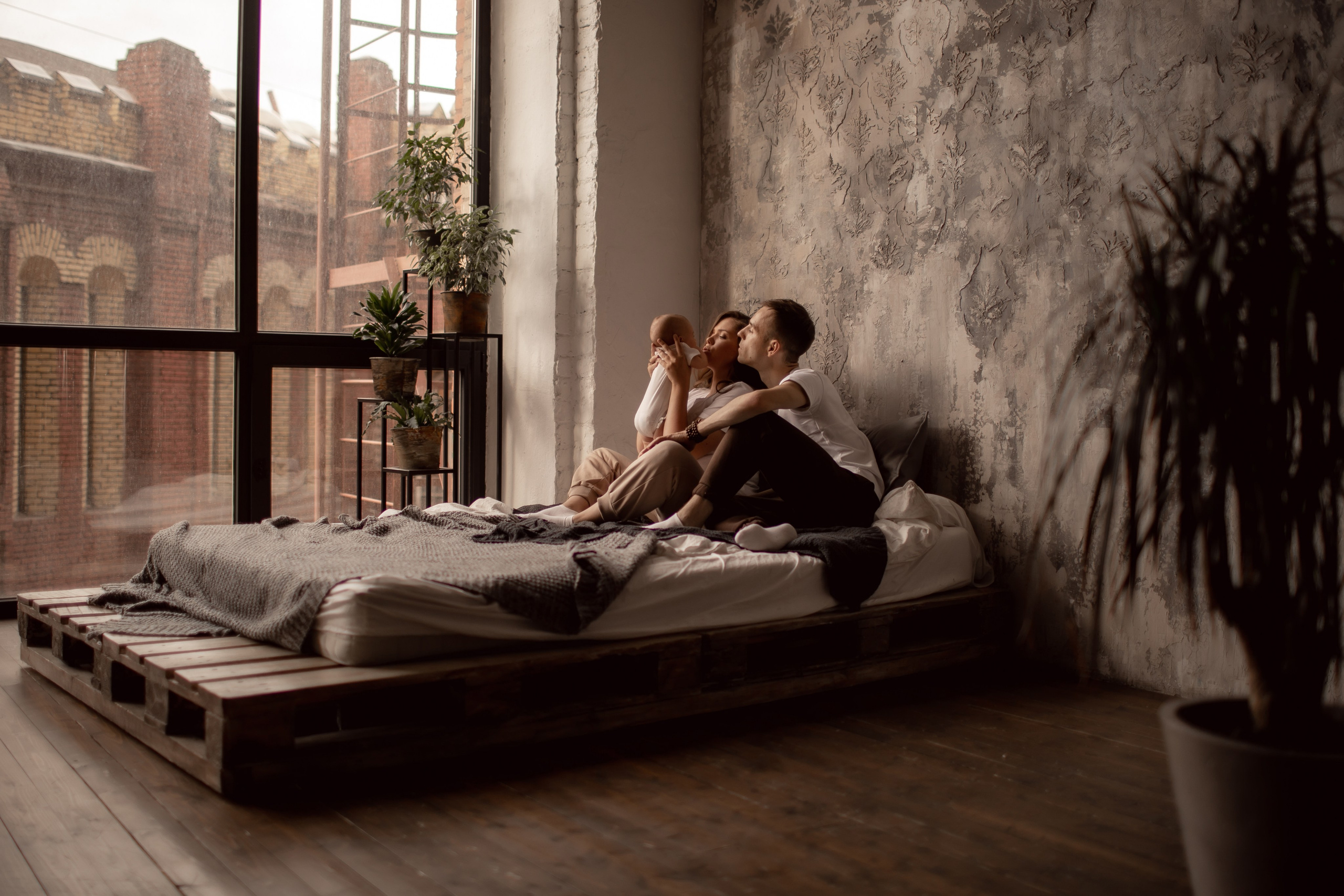 Валерия и Геннадий с крошкой. Семейный фотограф в Москве