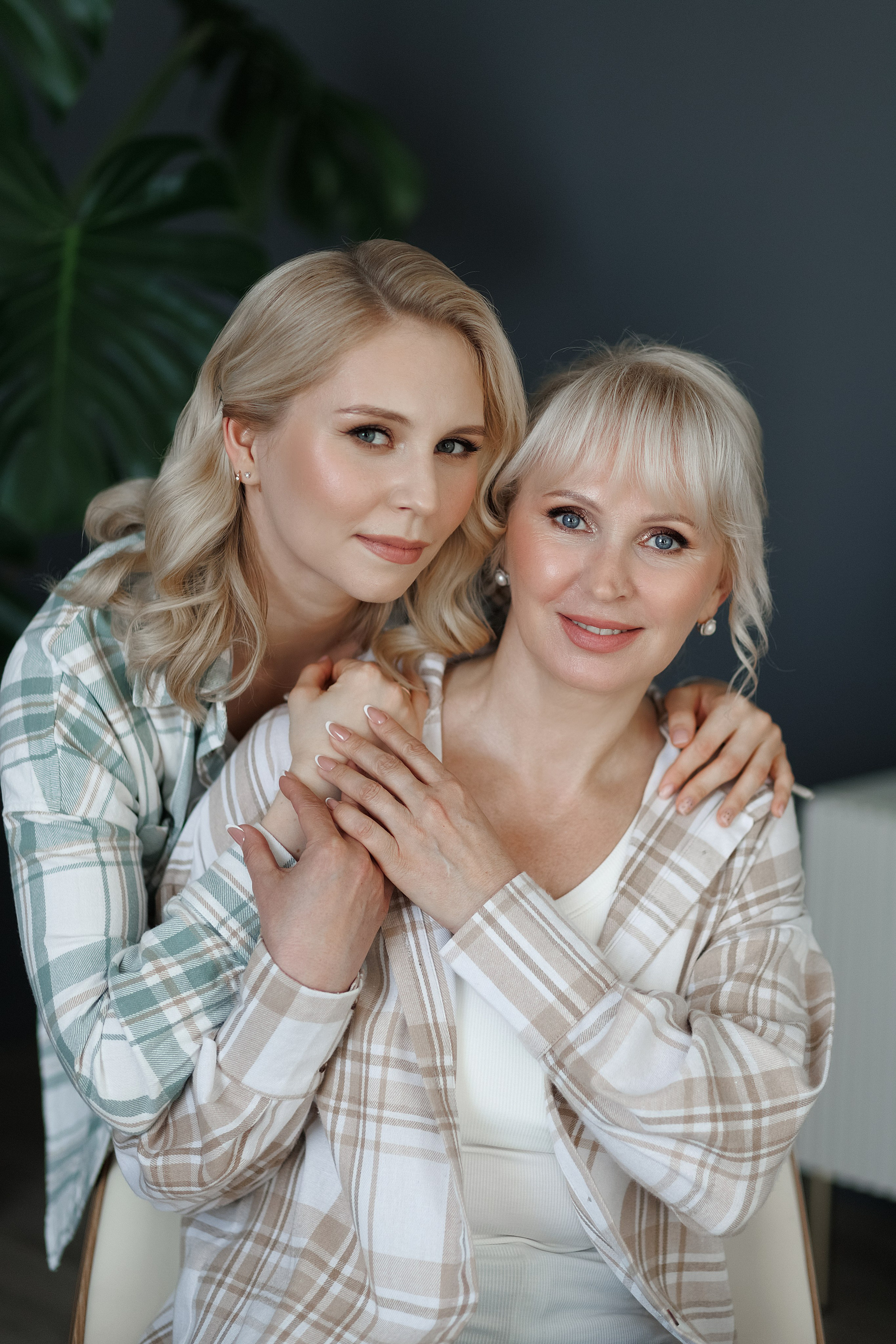 Диана с мамой в студии. Свадебный фотограф в Пскове и Санкт-Петербурге | Анна Голикова