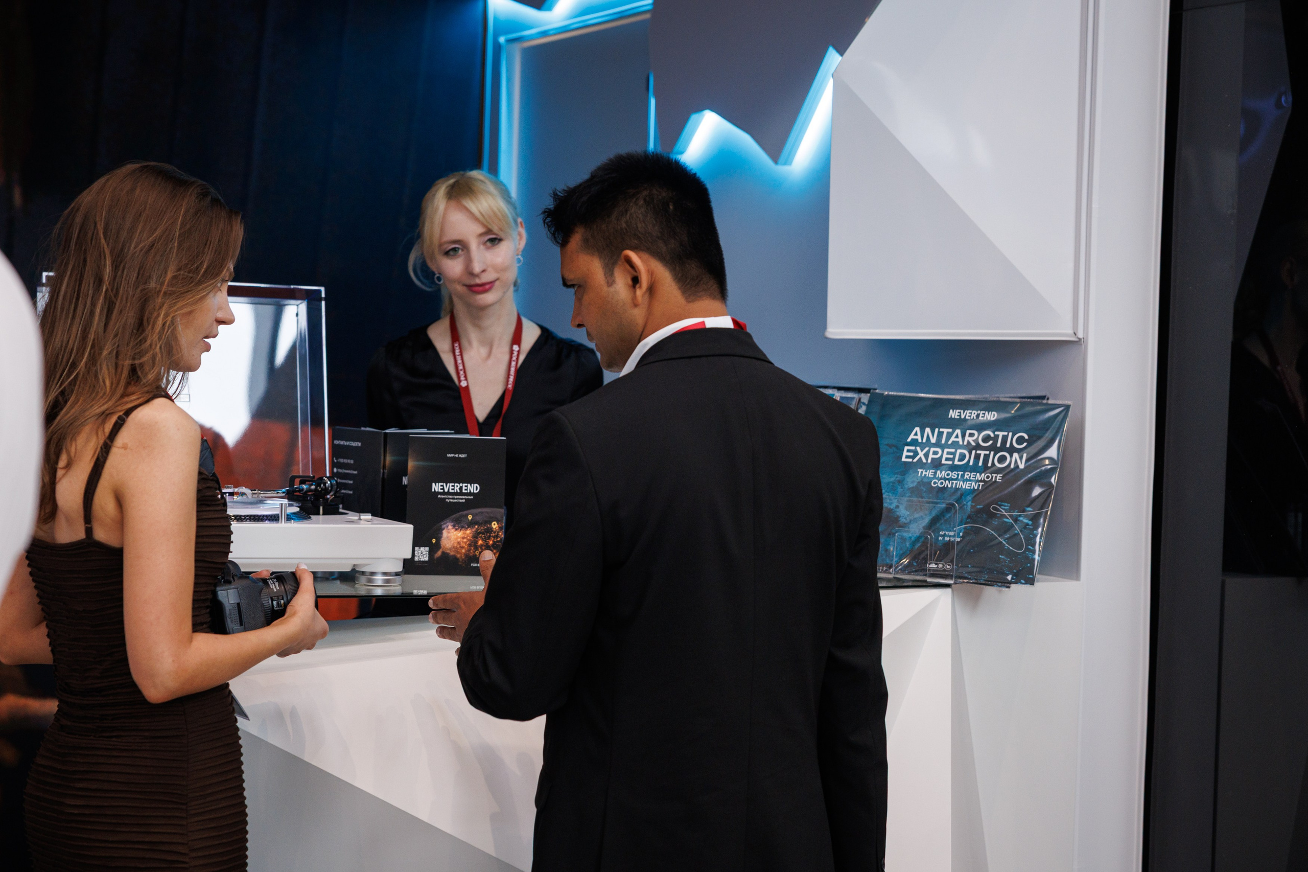 Стенд Never End. Репортажный и предметный Фотограф в Москве