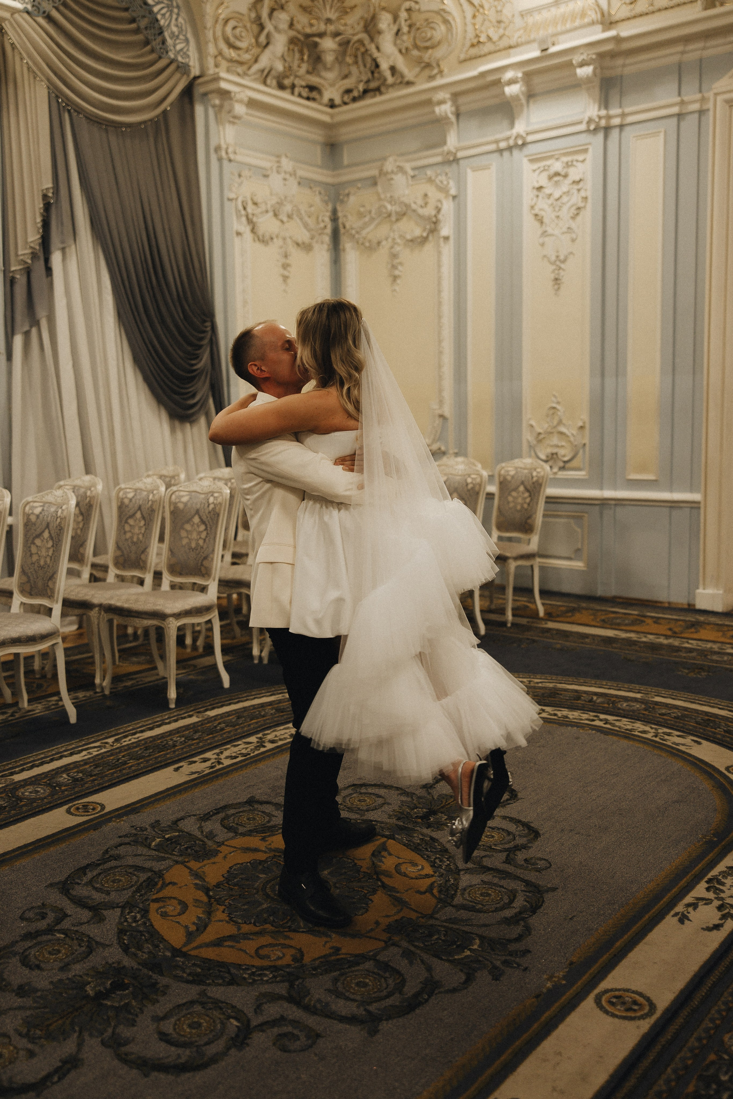 Когда я впервые увидел тебя, этот смех, ты мне напомнила по-моему сразу всех. Свадебный фотограф в Санкт-Петербурге Баженова Алина