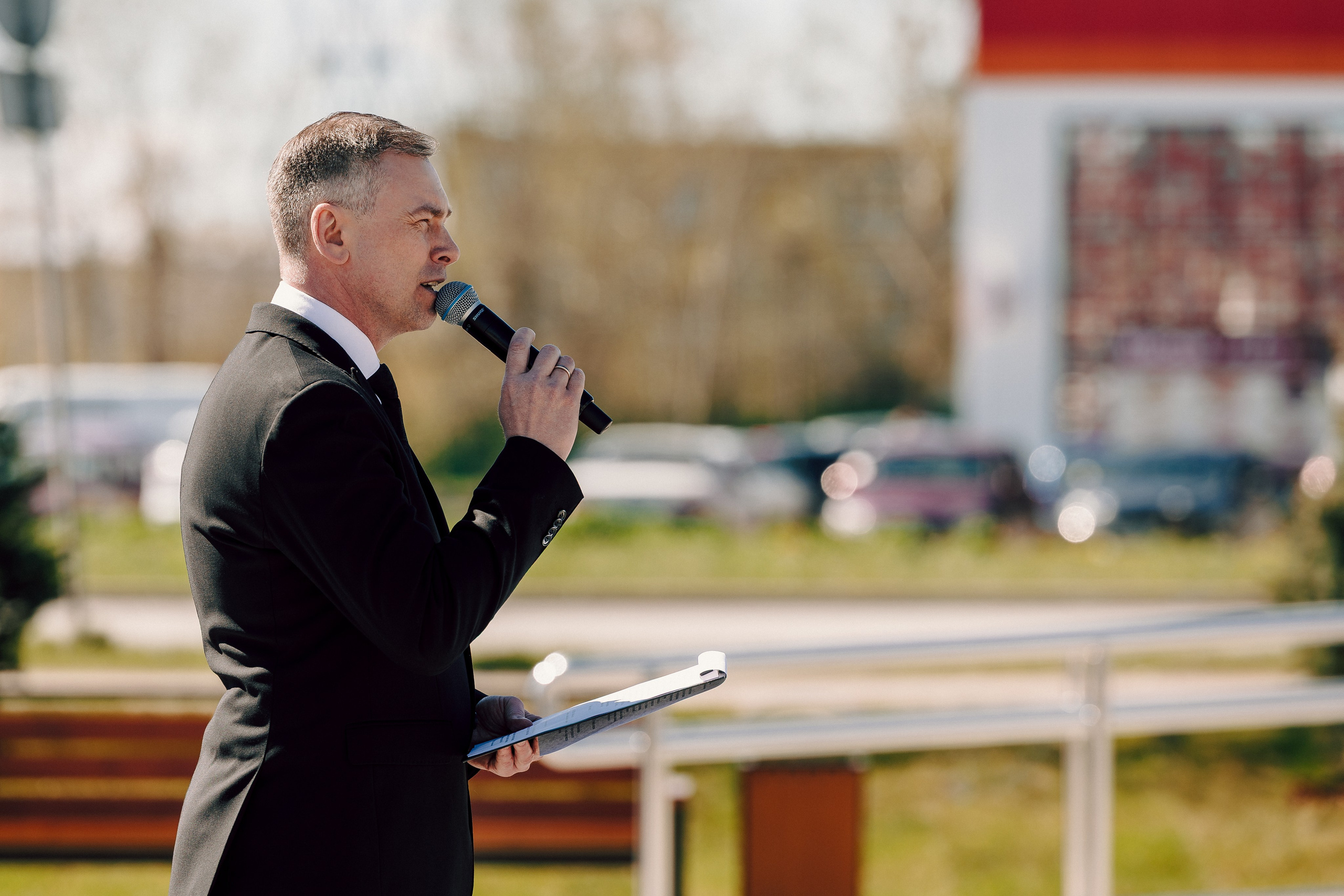 Торжественный митинг, посвящённый открытию Мемориала Славы воинам-новотрубникам. Лёшка Варзегов — фотограф