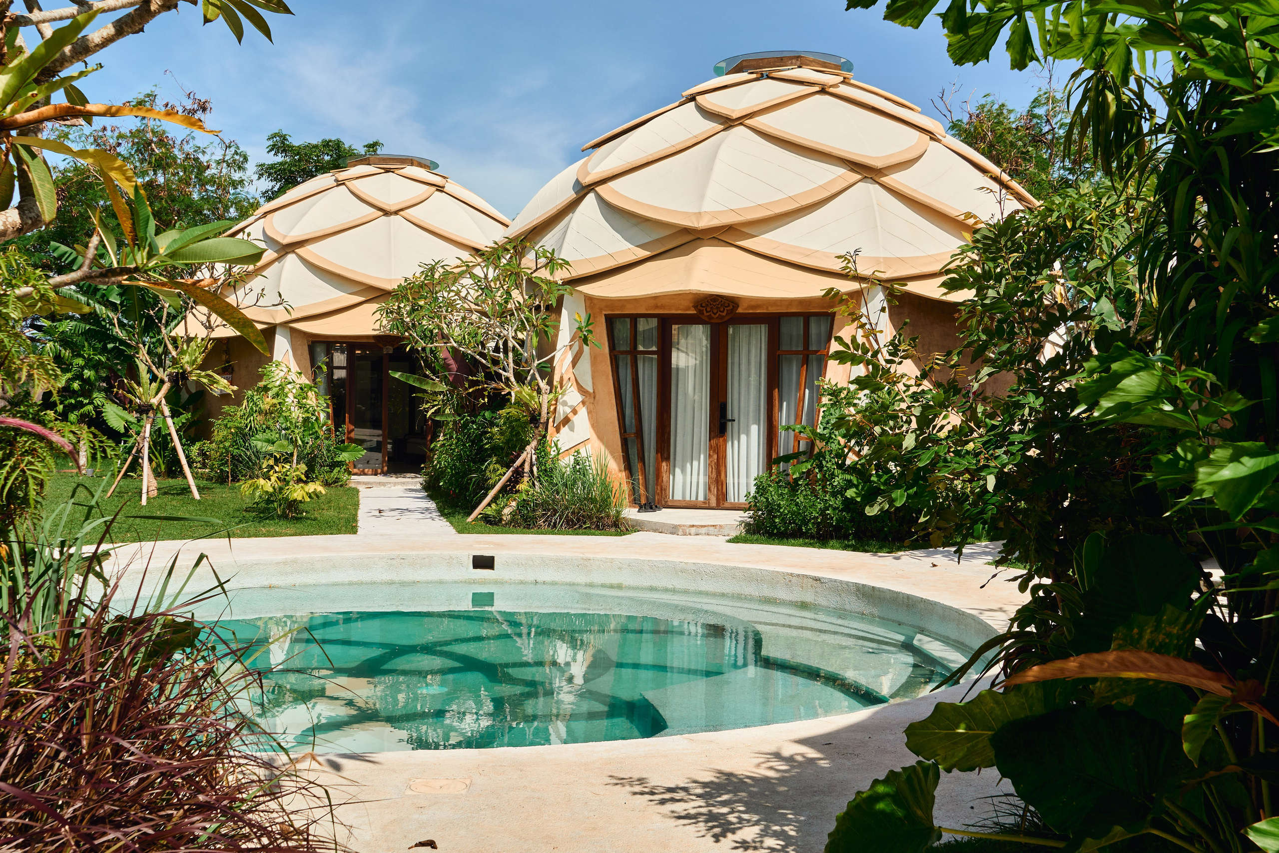 NuanuResort. See the moment and catche. commercial and reportage