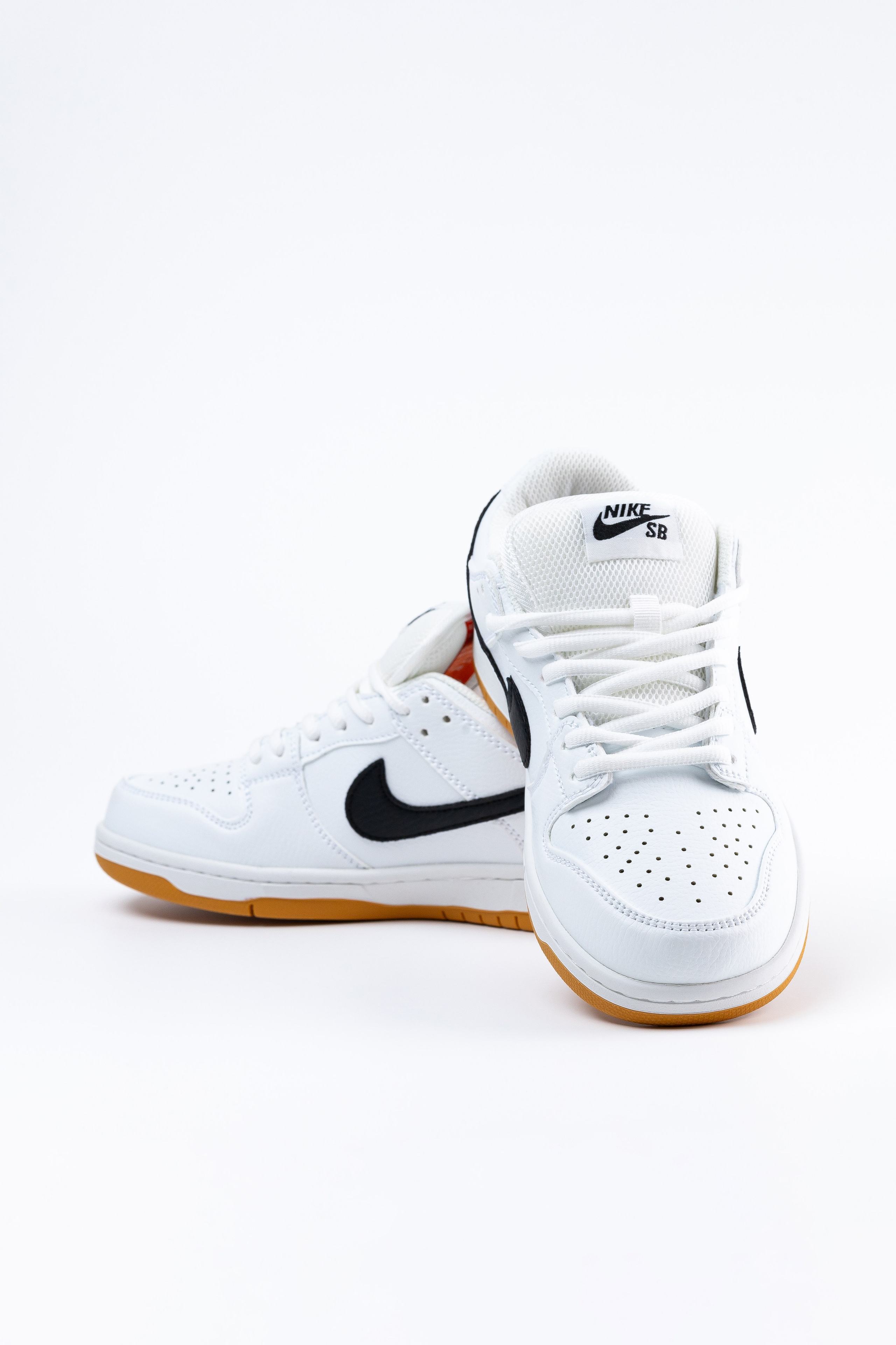 Предметное фото на белом фоне в Астане. Рекламный фуд фотограф и видеограф в Астане Алина Лысенко