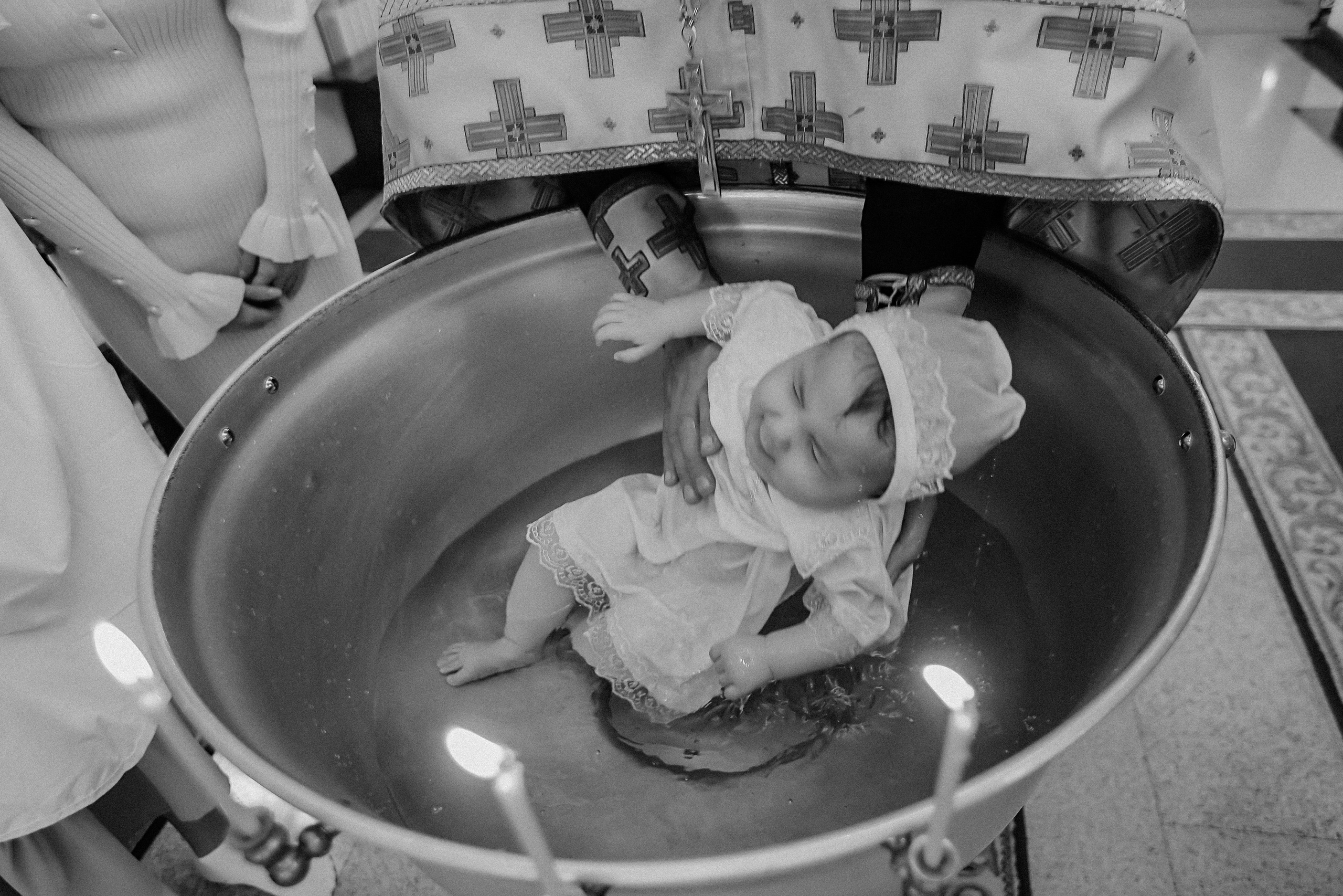 Крещение круглая церковь. Семейный фотограф Тюмень, фотограф на роды Салмина Мария