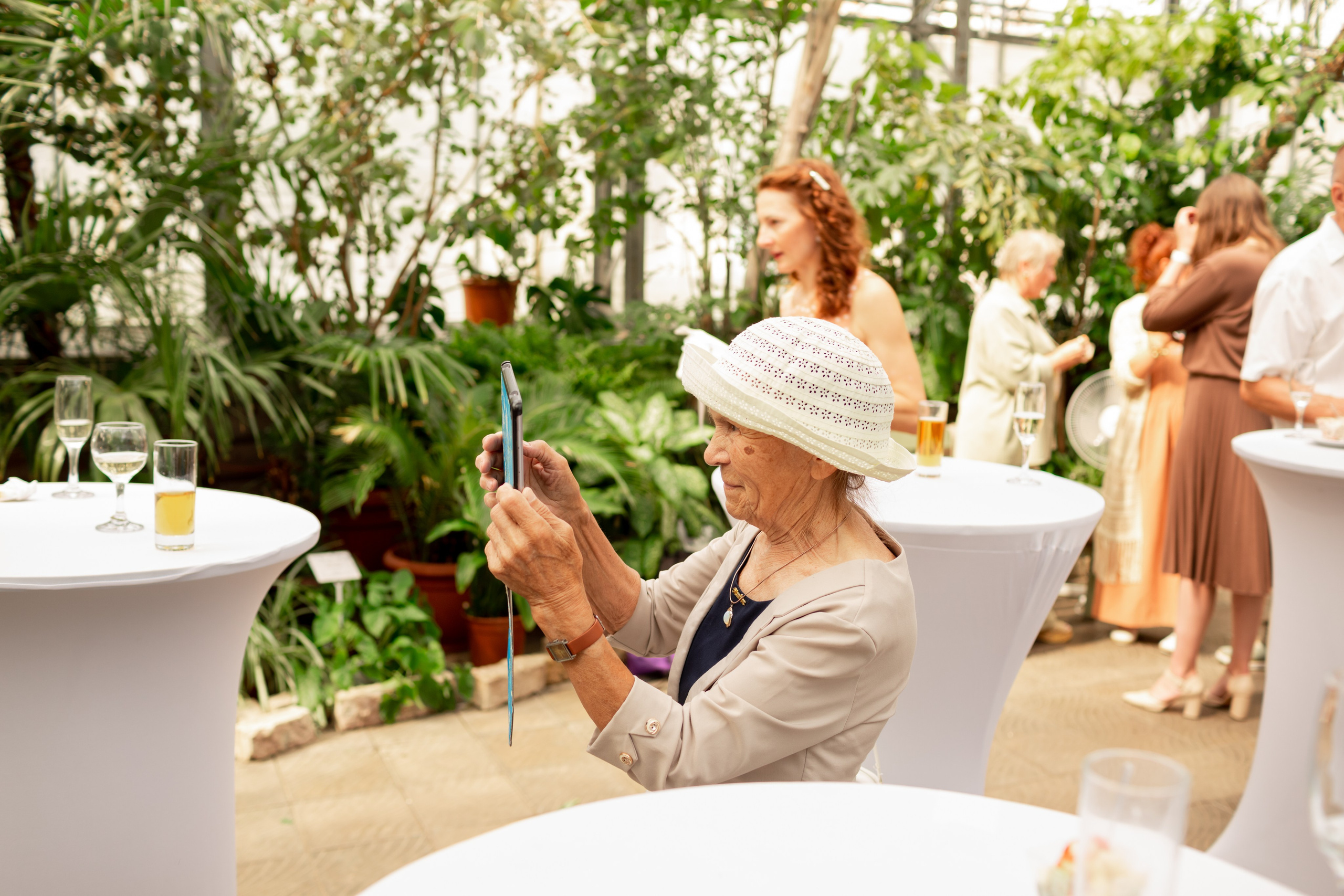 Выездная регистрация в Оранжерее Таврического сада. Свадебный фотограф Кирилл Белый