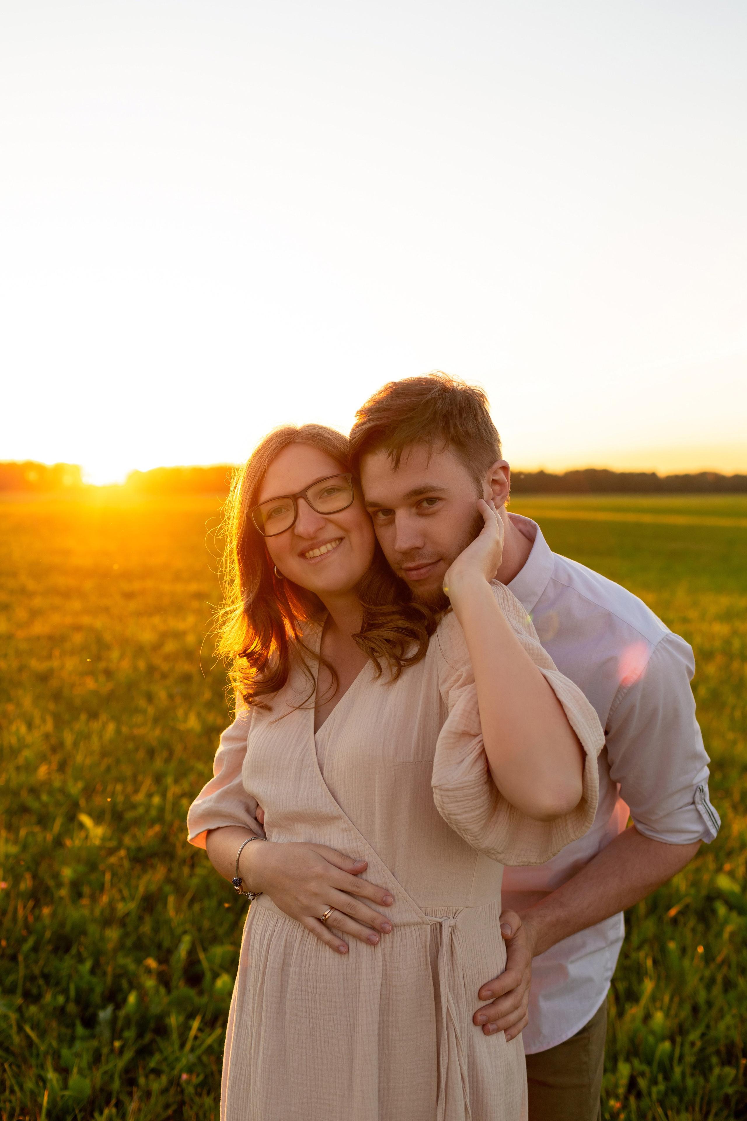 В ожидании чуда. Закат в поле. Свадебный фотограф Кирилл Белый