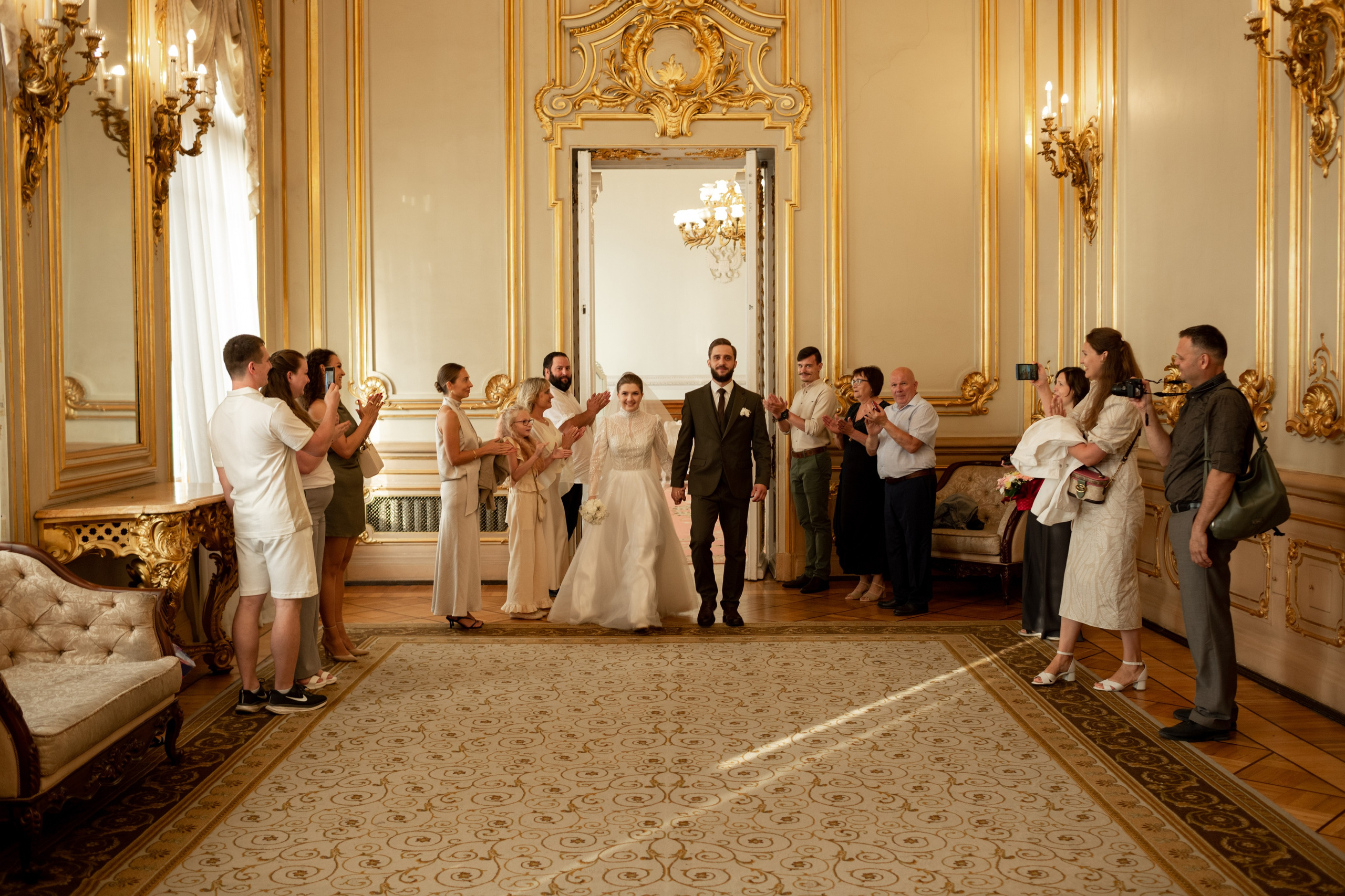 Свадебная фотопрогулка в Петербурге. Свадебный фотограф Кирилл Белый