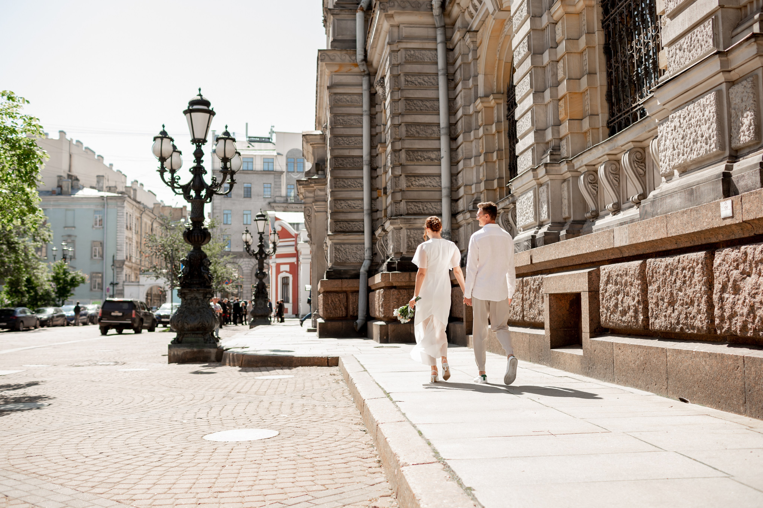 Свадебная фотопрогулка в Петербурге летом. Свадебный фотограф Кирилл Белый