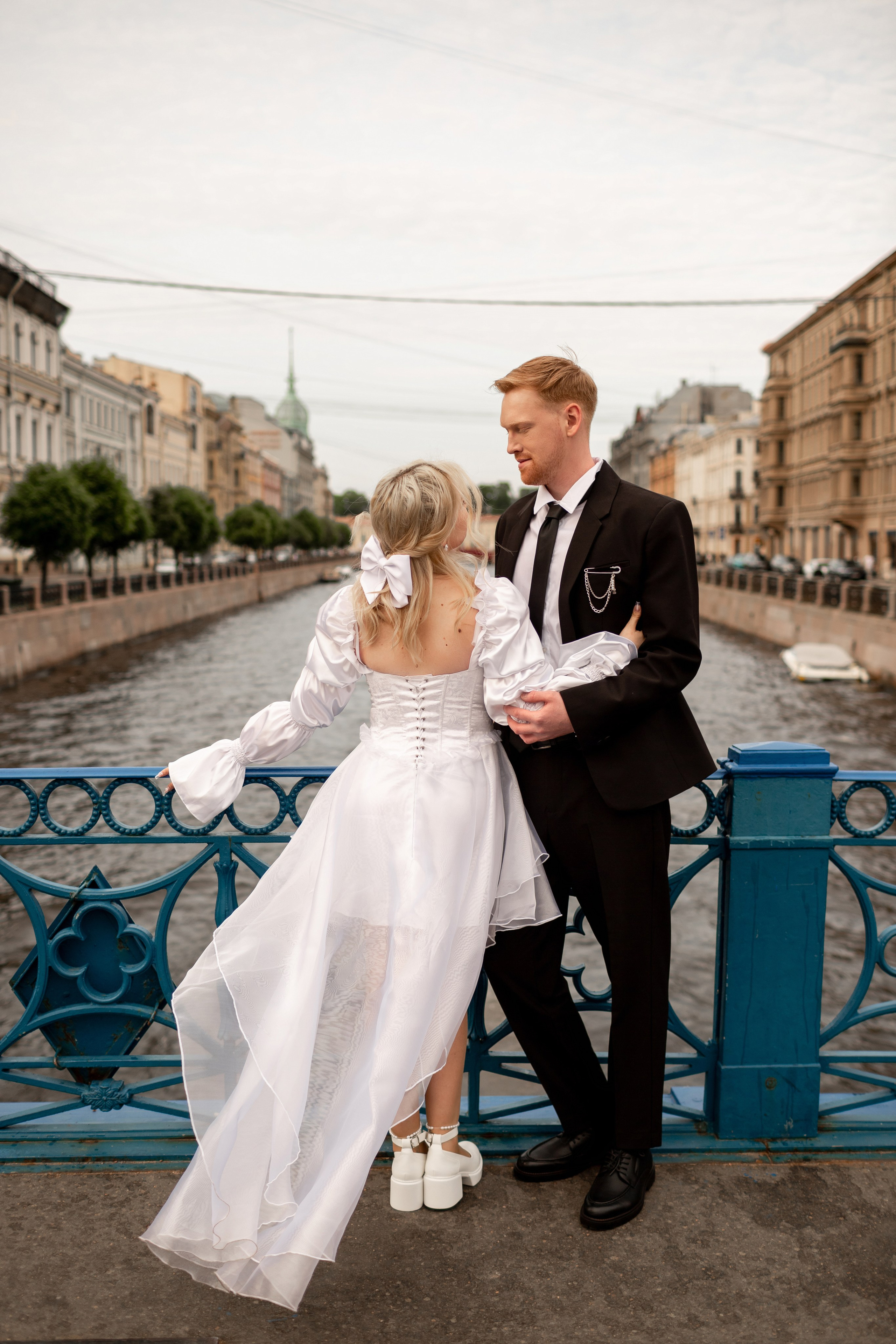 Свадебная фотопрогулка по улицам Петербурга. Свадебный фотограф Кирилл Белый