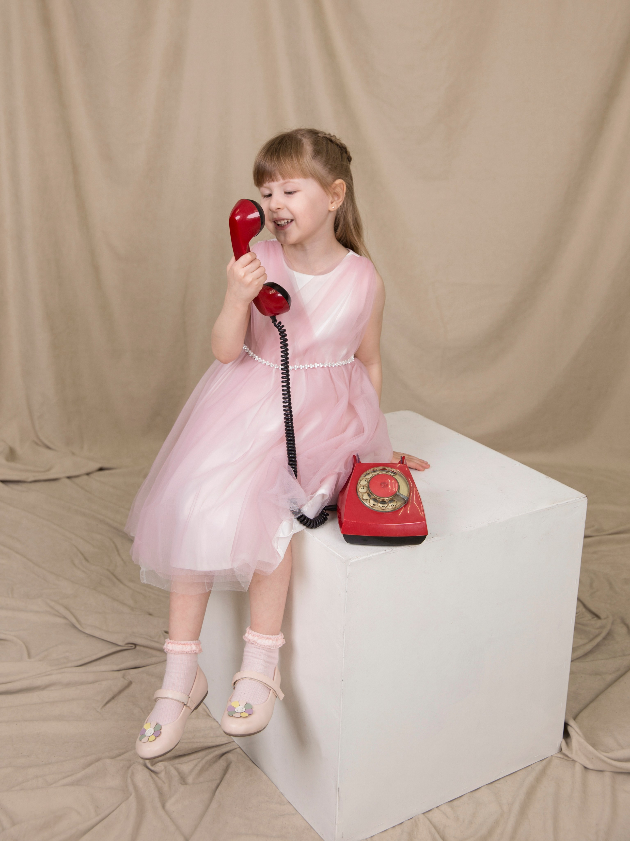 Общее фото в детском саду с выездным реквизитом в Тюмени. Выпускные альбомы в Тюмени для школ, садов, вузов спортивных секций