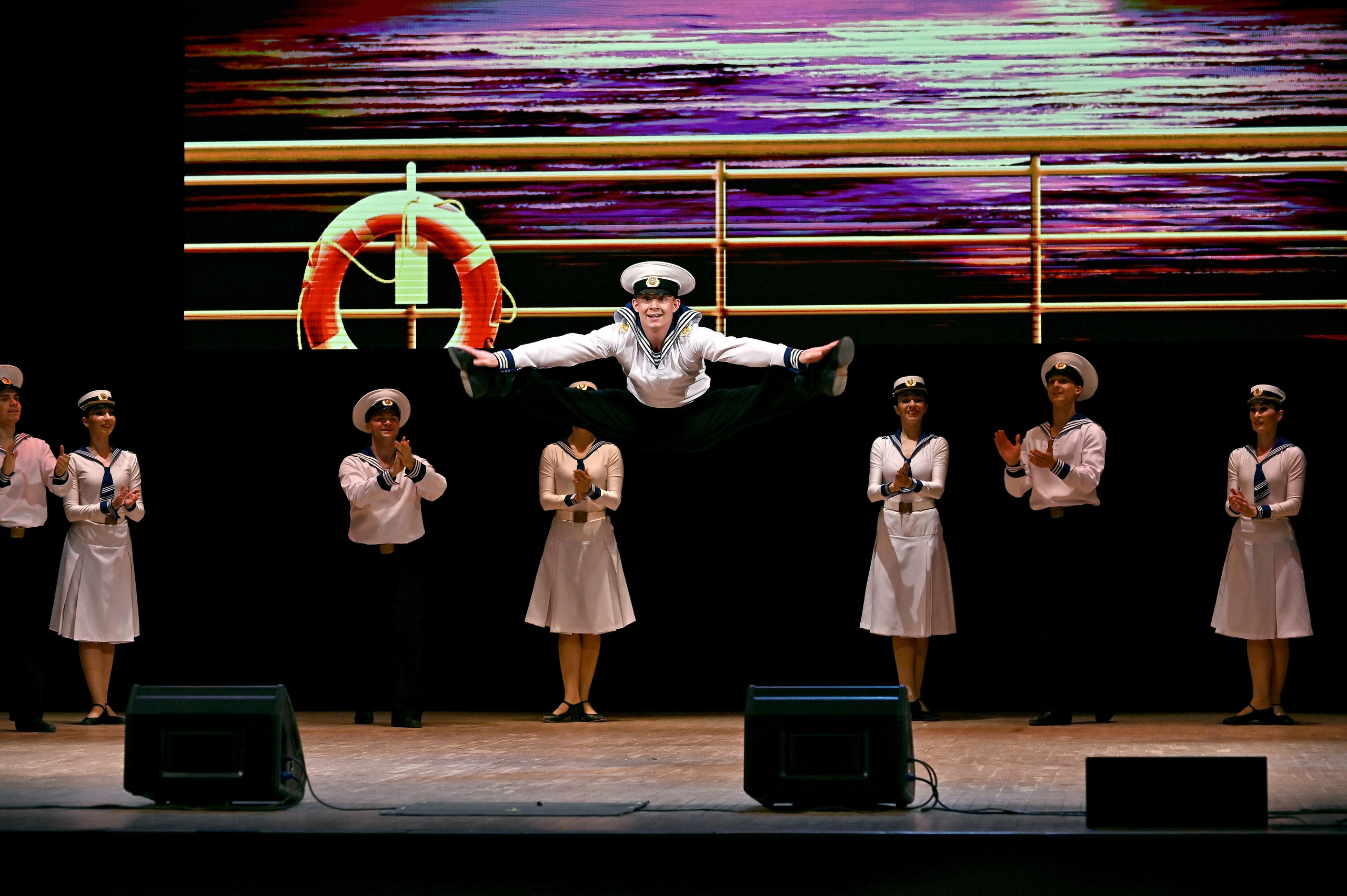 АНСАМБЛЬ ПЕСНИ И ТАНЦА «ДОНБАСС». ФОТОГРАФ ВАШИХ МЕРОПРИЯТИЙ РЯЗАНЬ СЕРГЕЙ КЛЮЕВ Концертная фотография близка к репортажу и портретной съемке