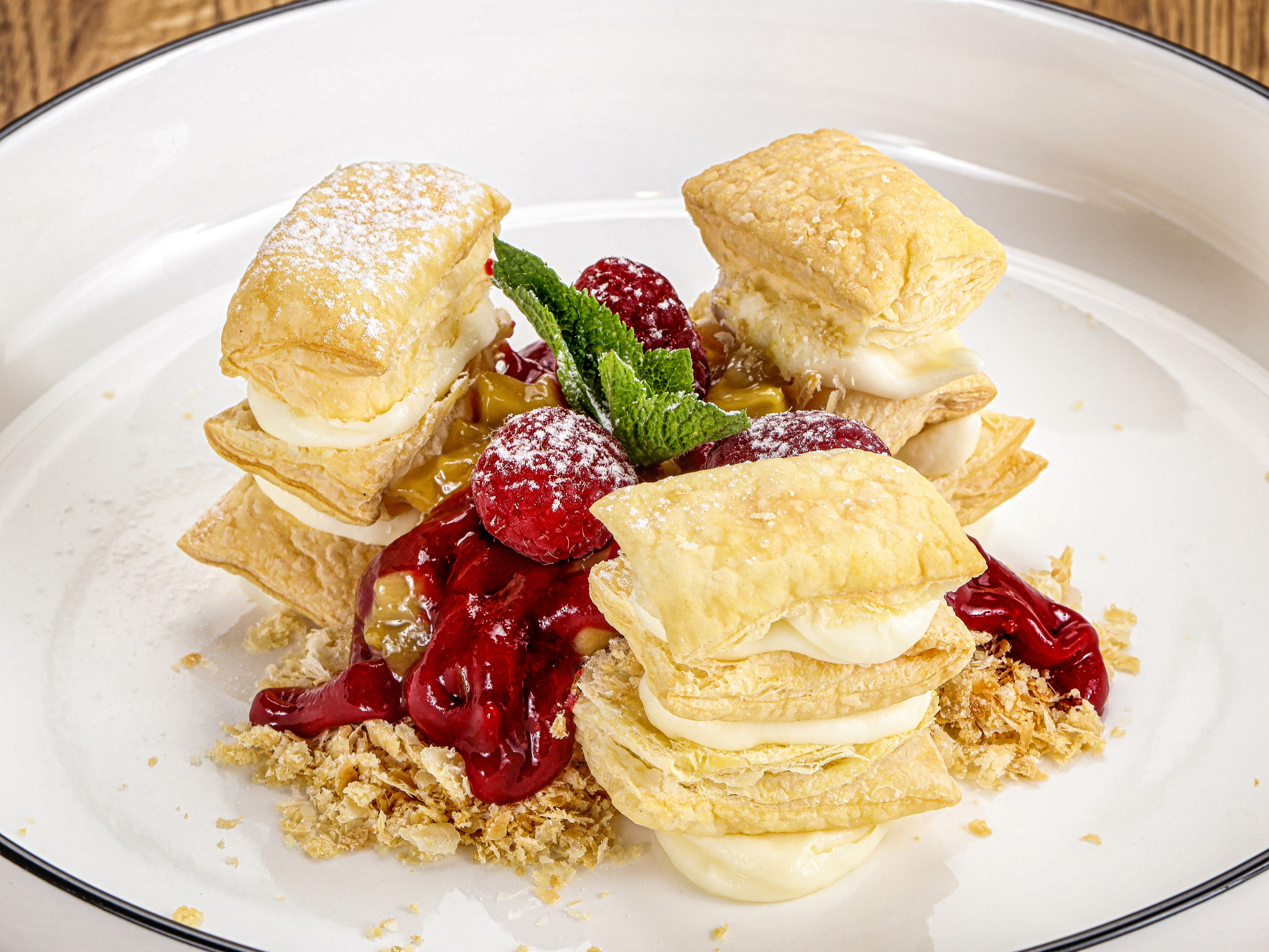 Фотосъемка десертов и выпечки. Заказ по тел.: +7 (906) 006-90-22. Фуд-фотограф Андрей Старостин — съемка еды в Москве. 9000 руб. в час