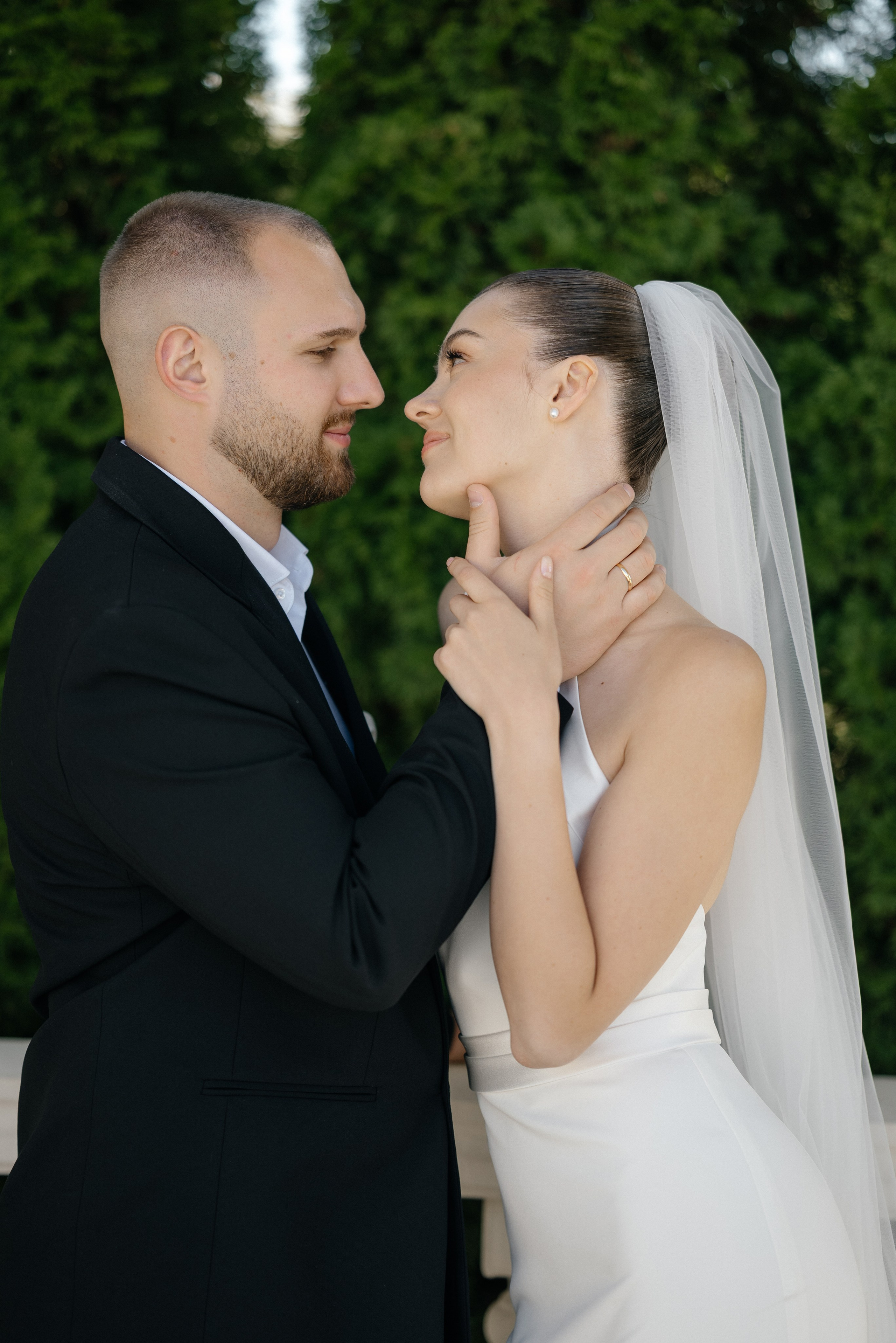 Wedding day in VERSAL PARK. Wedding PHOTOGRAPHER Andrew Vnukov