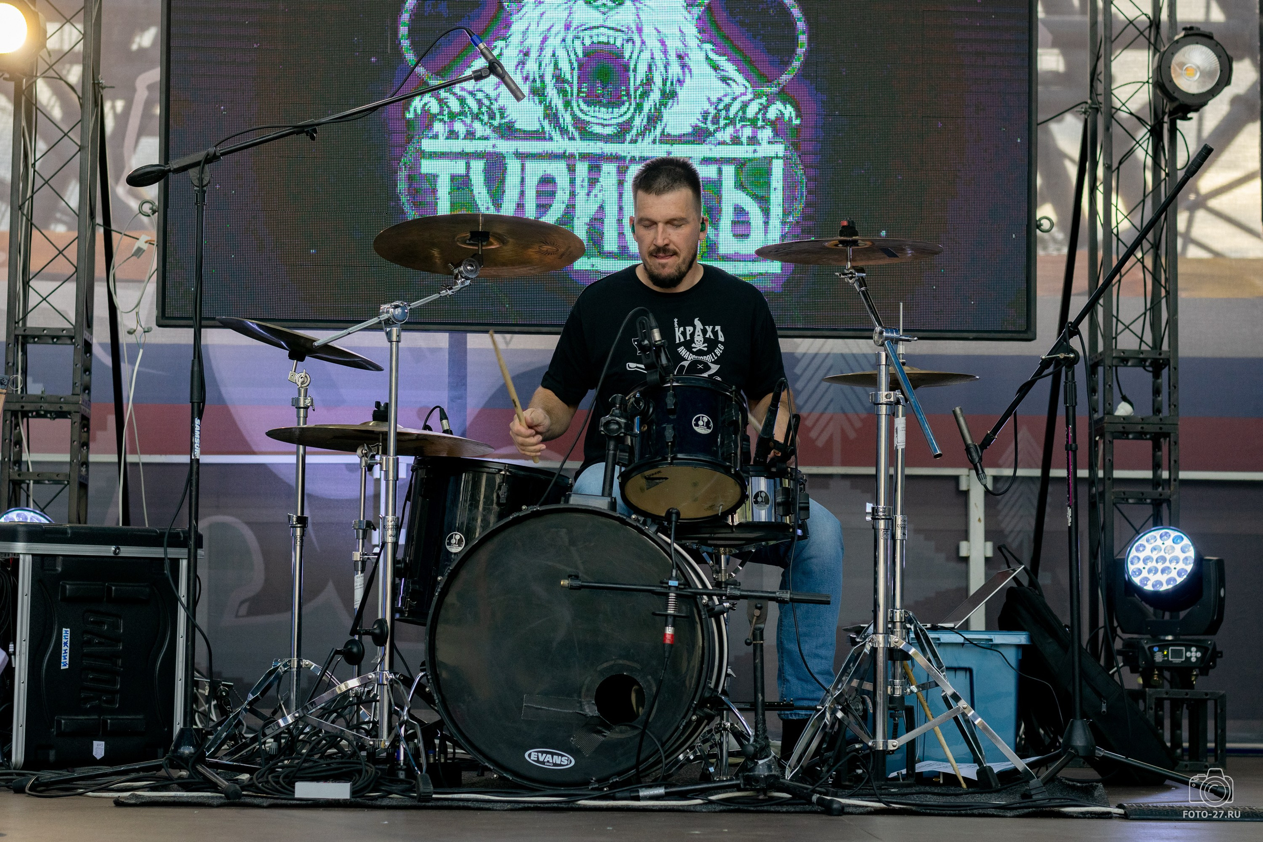 Антон Курдюмов фотограф в Хабаровске Рина Курдюмова фото27 foto27 Антон Дорофеев репортажный репортаж документалист Тони и Рина фотосоздатели Международный фестиваль Рок в защиту животных Хабаровск