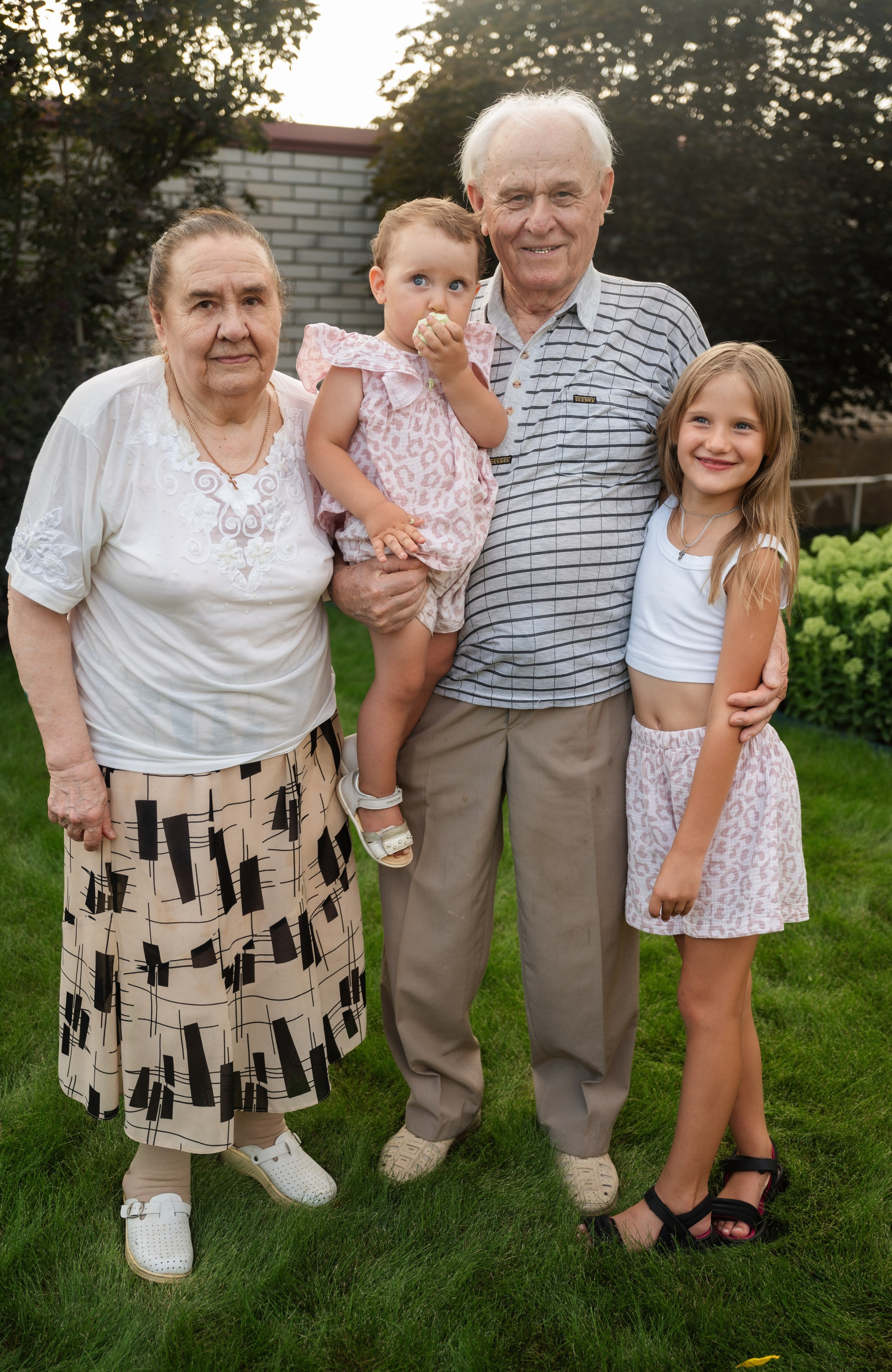 Семейная с правнучками. Фотограф Алёна Мил