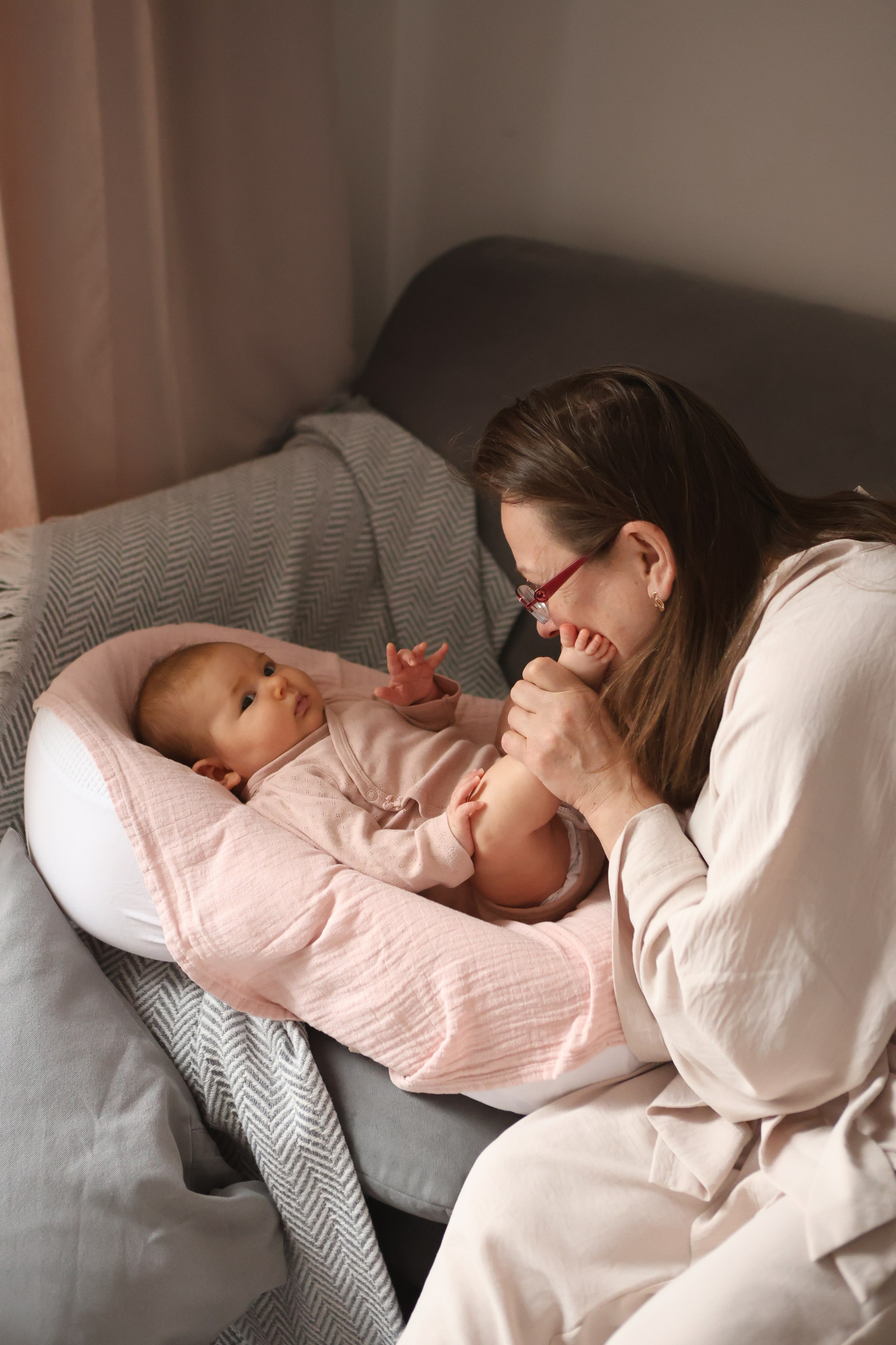 Агата с бабушкой. Ваш семейный newborn и lifestyle фотограф в СПБ Наталья Журавлева