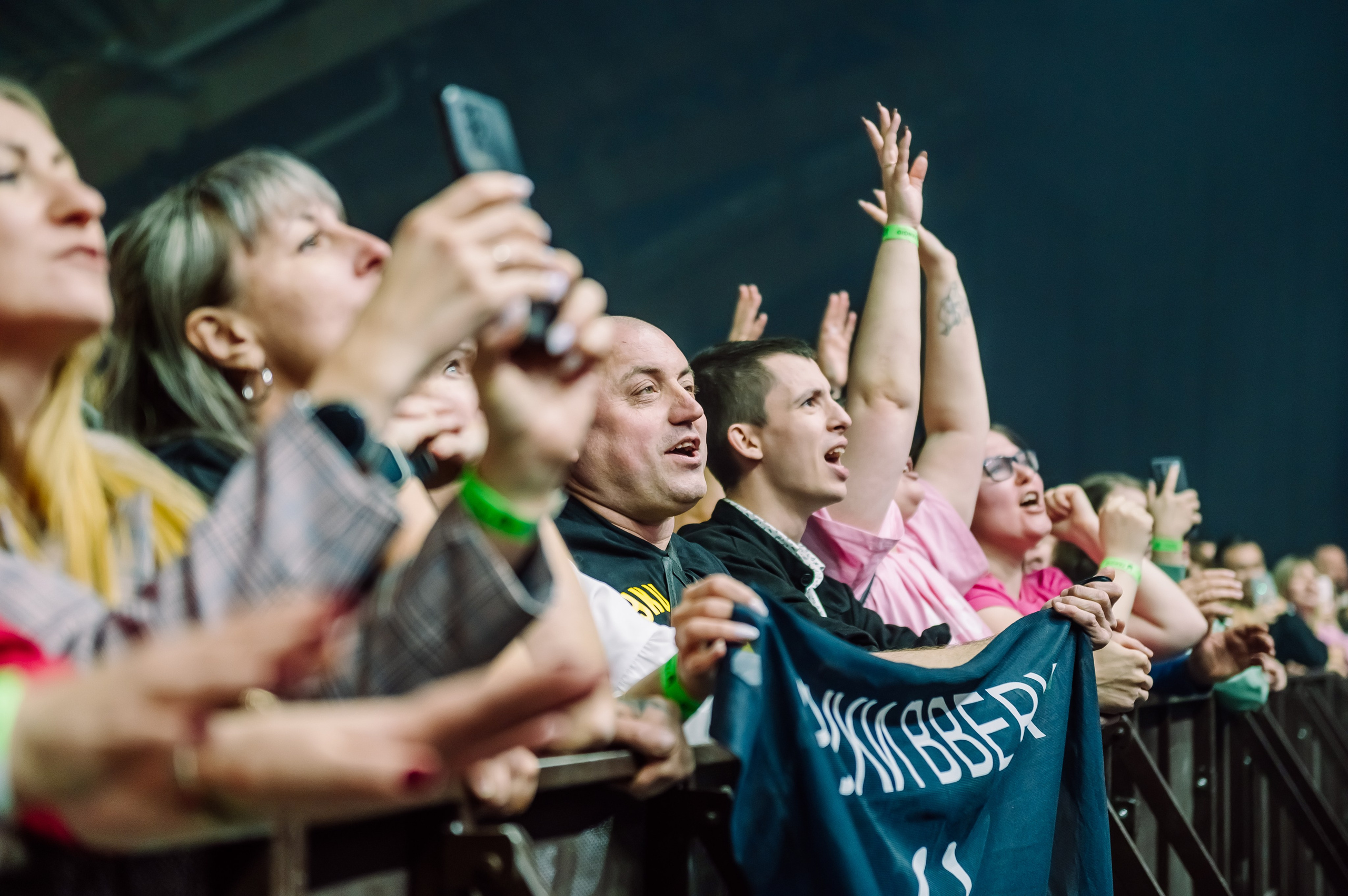 Руки вверх в Ледовом Дворце 15.11.2025. Детский фотограф, семейный фотограф и репортажи в Кемерово