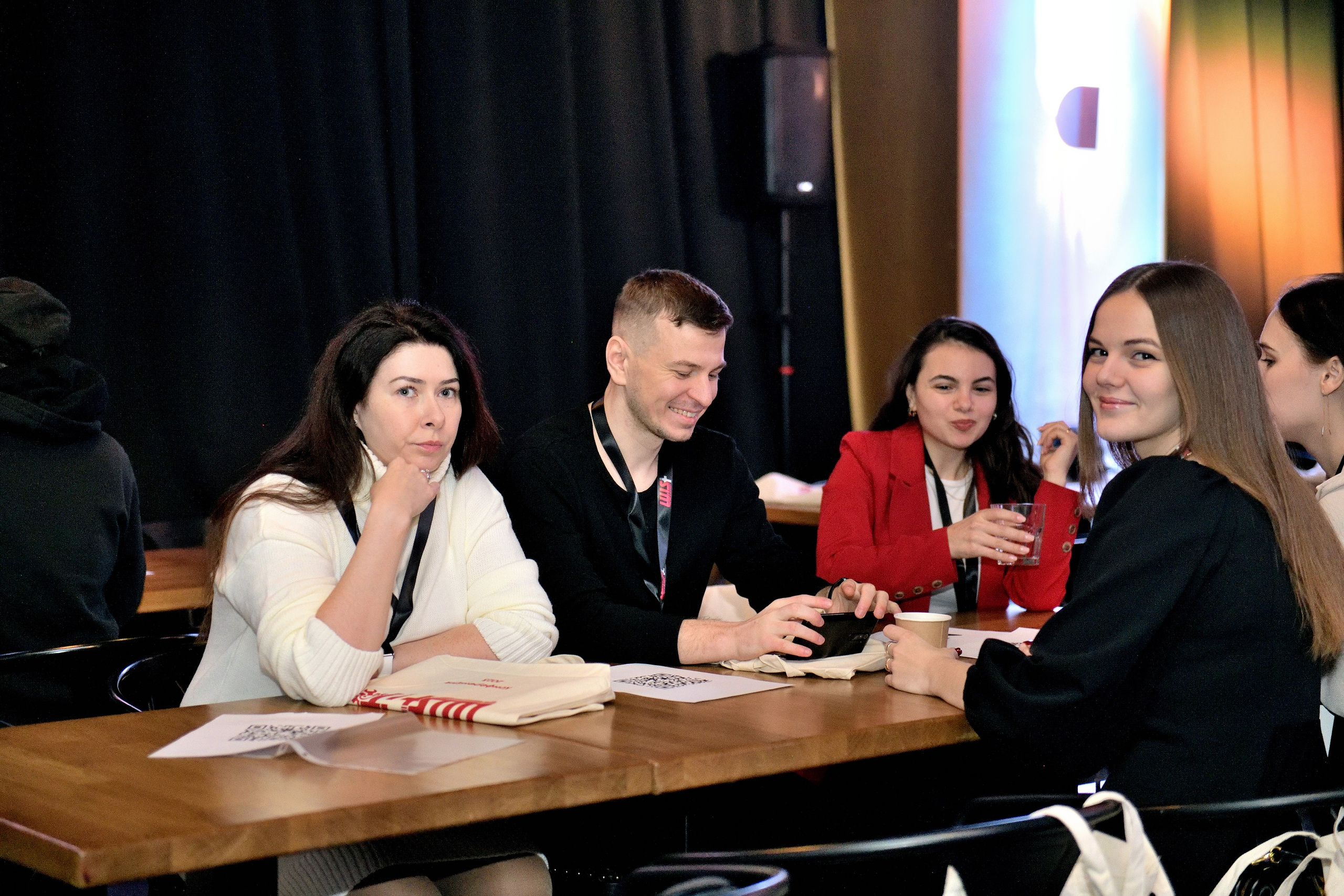 "Как фотографировать IT-конференции"?