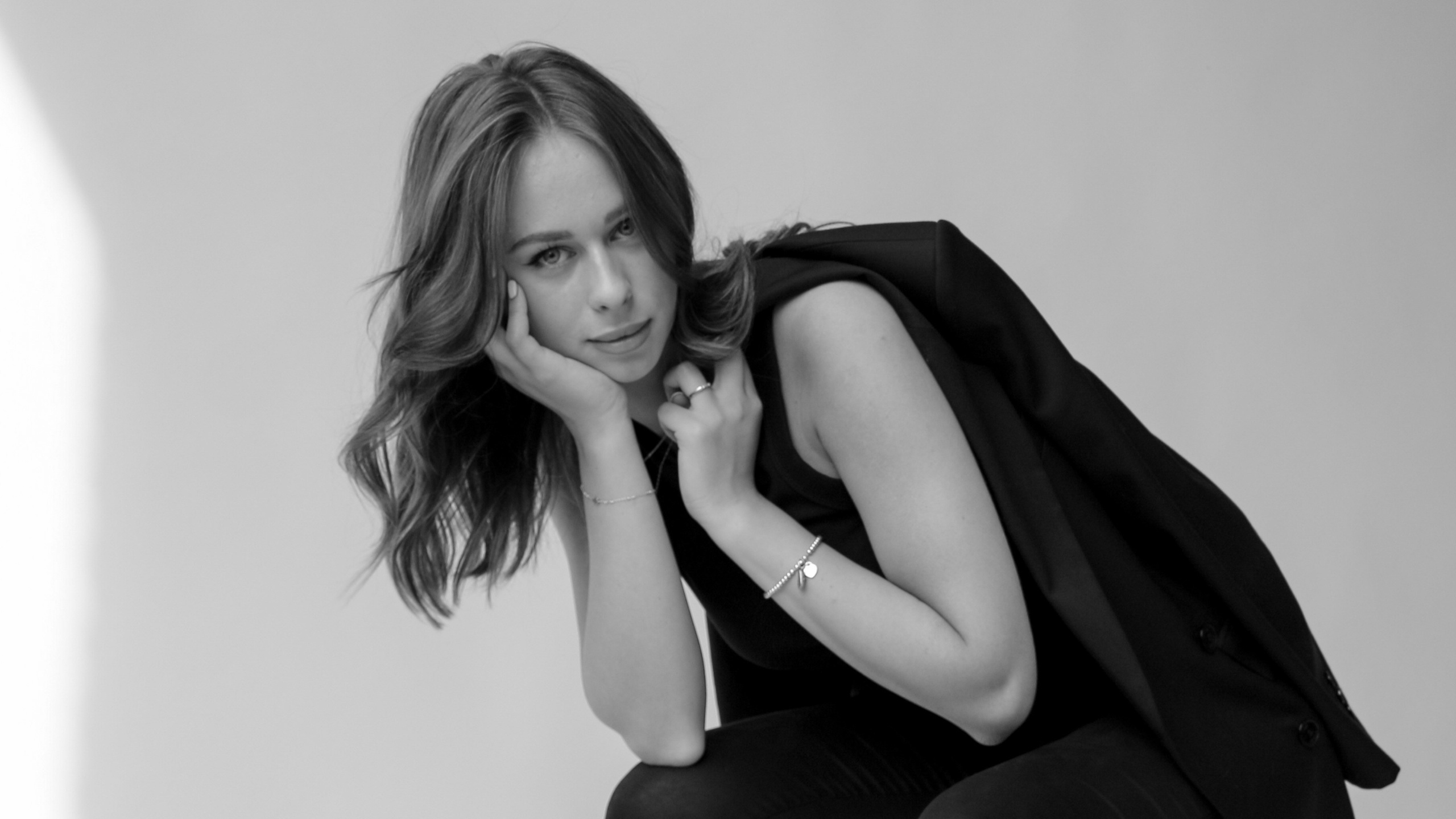 Business portrait. Liubov Morgasova [LU SPRING]: Photographer and curator