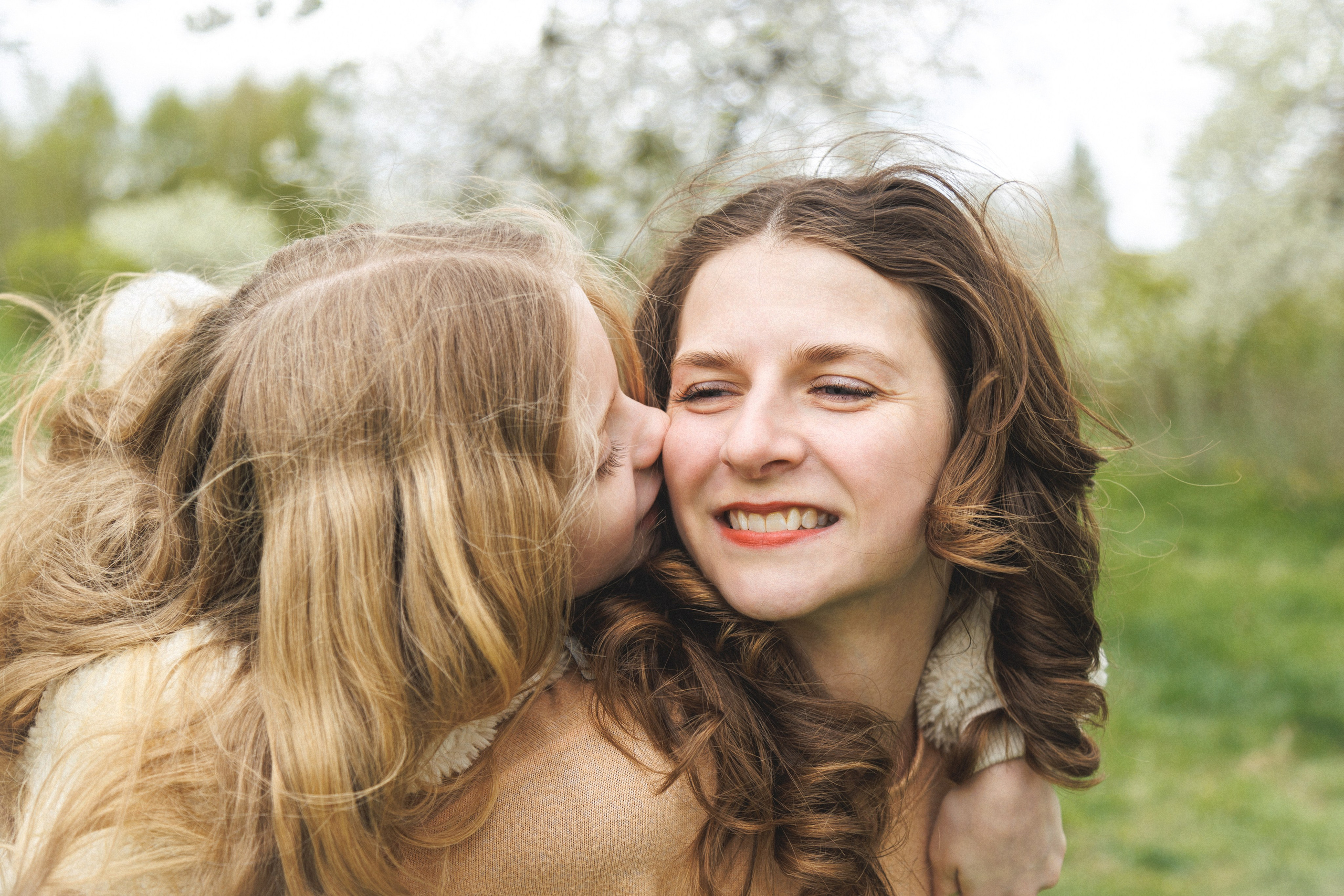 Семейная фотосессия в цветении Москва. Семейный фотограф в Москве Влада Лунина