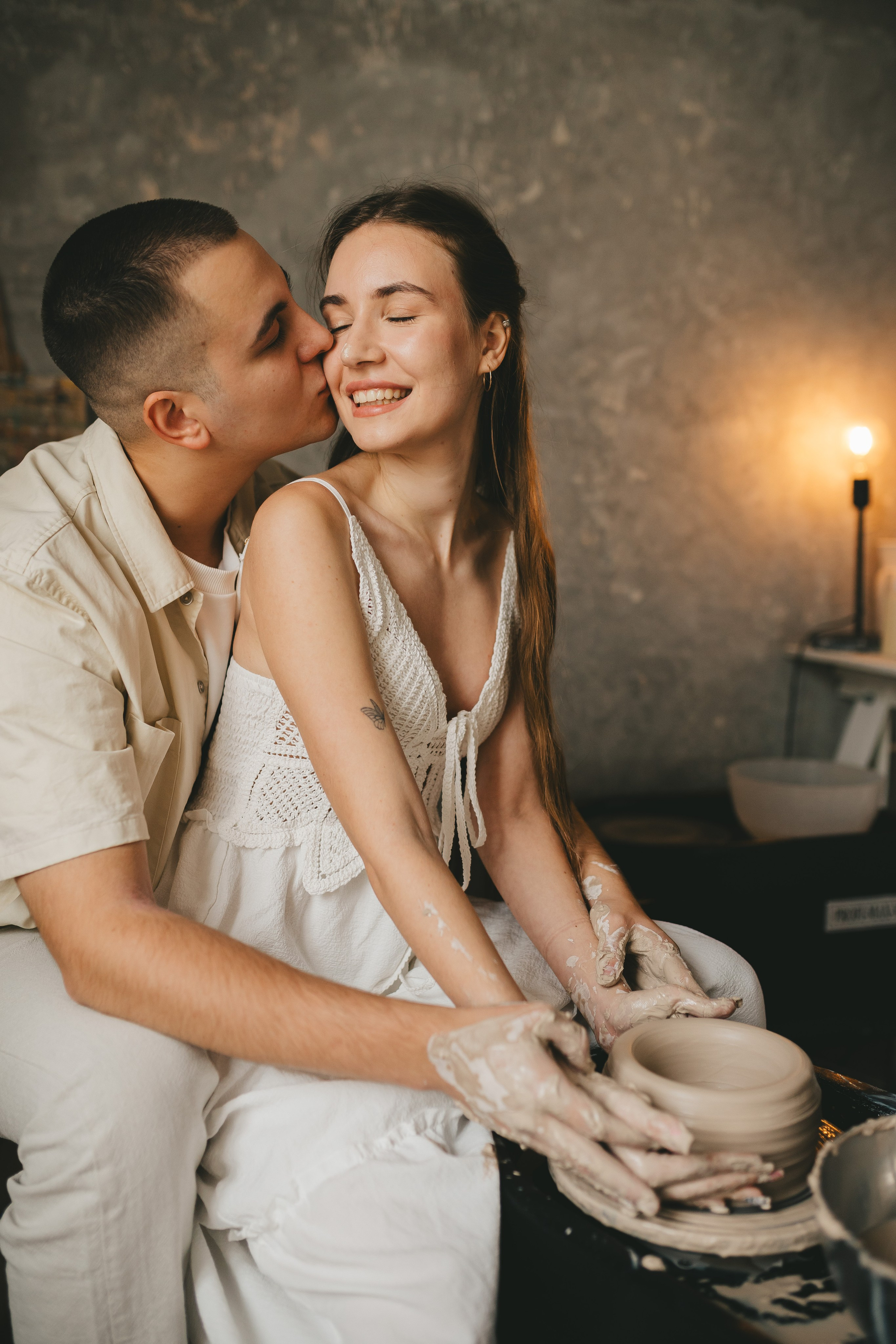 Дима и Даша в гончарной мастерской. Семейный lifestyle фотограф в Санкт-Петербурге Людмила Пахомова