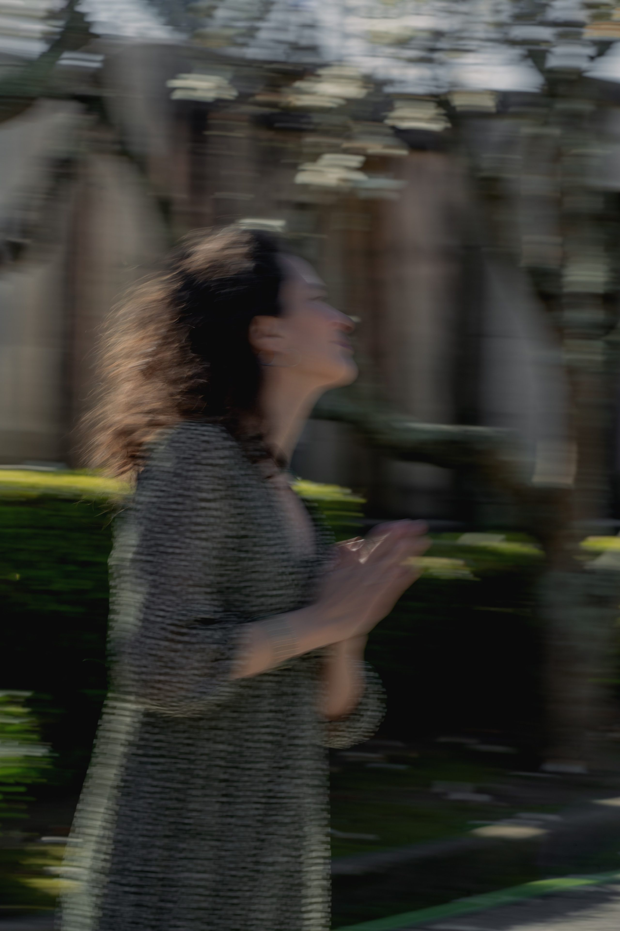 MARIA with Magnolias. Anastasiia Antoniuk portrait, family and couple photographer, Portugal